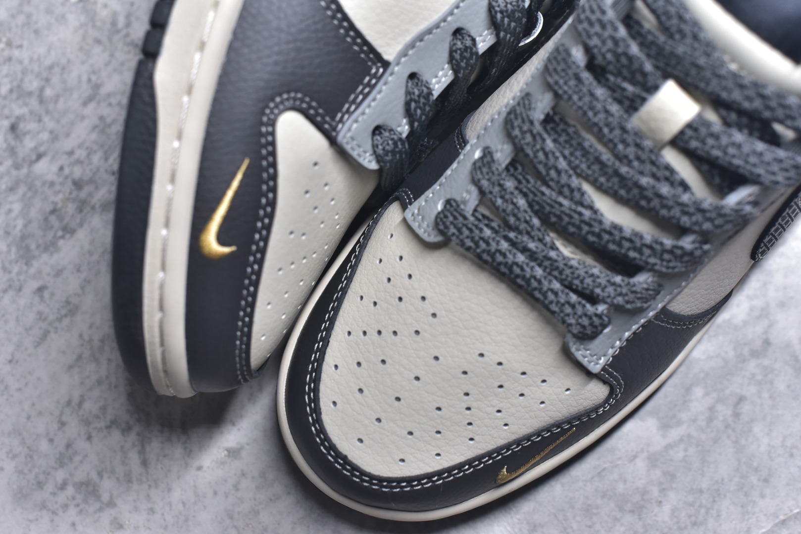 图片[8]-#Nike SB Dunk Low 马年限定 玄铁骏马 高端定制 低帮休闲滑板鞋 #定制鞋盒 大厂纯原品质出货 超高清洁度 皮料切割干净无任何毛边 细节完美 货号：HG0026-012 尺码：36 36.5 37.5 38 38.5 39 40 40.5 41 42 42.5 43 44 44.5 45-选品中心