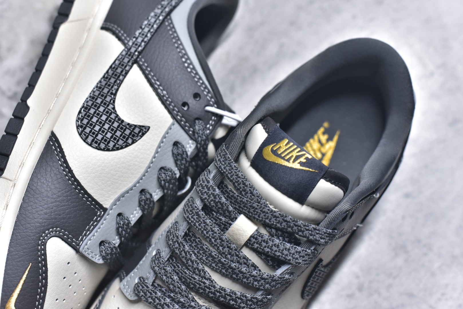 图片[9]-#Nike SB Dunk Low 马年限定 玄铁骏马 高端定制 低帮休闲滑板鞋 #定制鞋盒 大厂纯原品质出货 超高清洁度 皮料切割干净无任何毛边 细节完美 货号：HG0026-012 尺码：36 36.5 37.5 38 38.5 39 40 40.5 41 42 42.5 43 44 44.5 45-选品中心