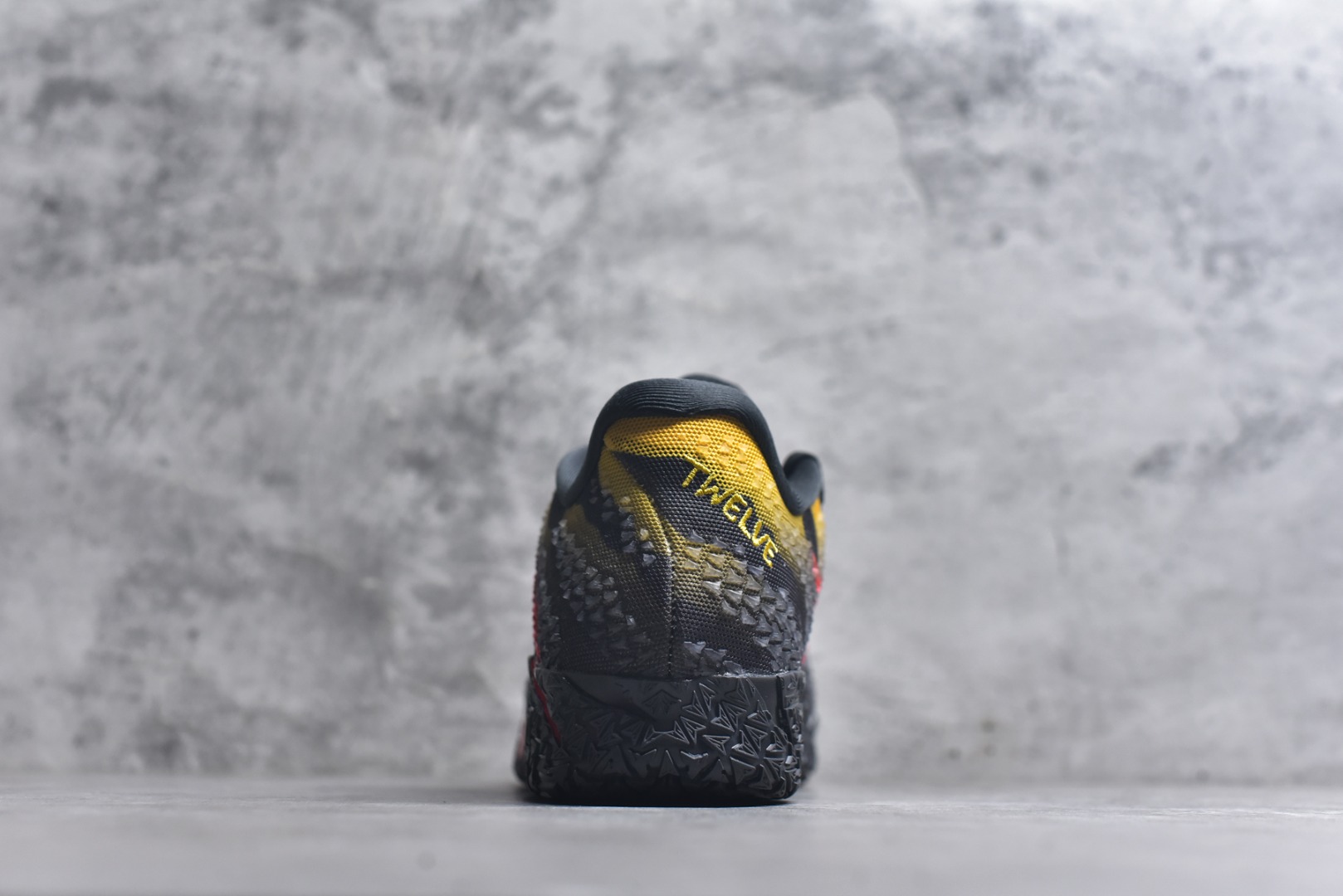 图片[5]-#Jurassic Park x Nike Ja 3 莫兰特三代 舒适贴合 篮球鞋 男款 炭灰色 轻便低帮篮球鞋 IU7240-001 全新版本重磅登场 历时半年全力打造 实战脚感完美 T1品质 完美版型细节做工 【顶配缓震】独家革新搭载 前掌5mm TURBO气垫 兼具贴地与缓震！（正品仅长方形小气垫）➕后掌大马蹄14mm厚 气垫 提高后掌缓震极限 （正品后掌无气垫） 【顶级抗扭】 搭载硬度65HC 发泡中底框架 ➕高强度中足抗扭片 革新升级 赛事级抗扭水平！独此一家 【顶级支撑】鞋身侧向包裹 双层补强层 200斤以上选手 也可驾驭（正品仅一层）对比市场货品偷工减料 不可同日而语！ 气垫气压上脚即可感受！鞋底止滑配方 无需磨合 原地起飞🛫 尺码：40-47.5-选品中心