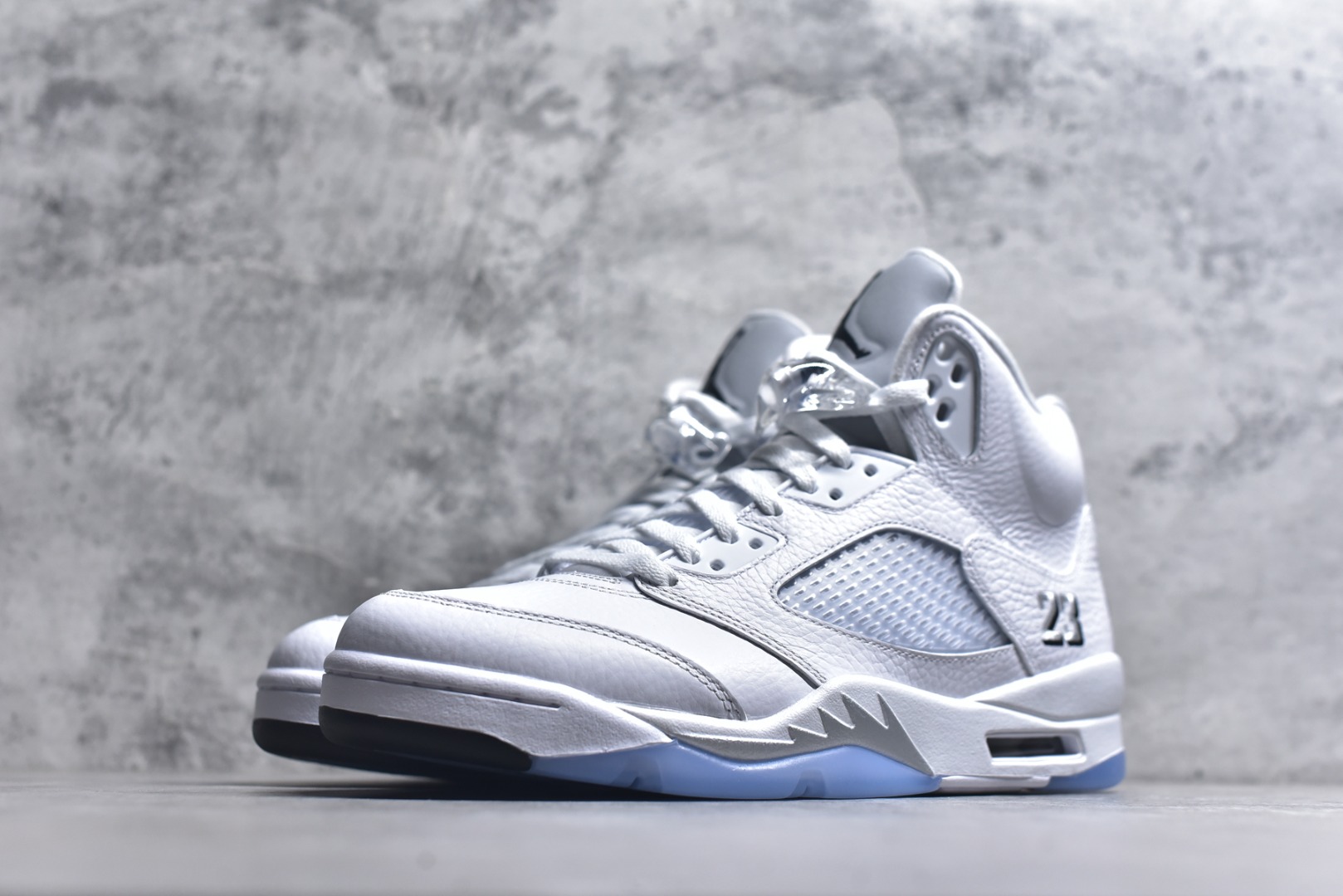 图片[2]-#Air Jordan 5 AJ5 “复刻白银” HQ7978-103 原厂材料 原厂模具 原厂楦头 市场正确版本 区分错版 国内一线大厂出品 匠心打造 原厂皮料原厂数据 全新纸板 模具打造 外贸 平台高端零售专供品质 品质毋庸置疑 一眼正品既视感 细节均已解码 尺码：40 40.5 41 42 42.5 43 44 44.5 45 46 47.5 48.5-选品中心