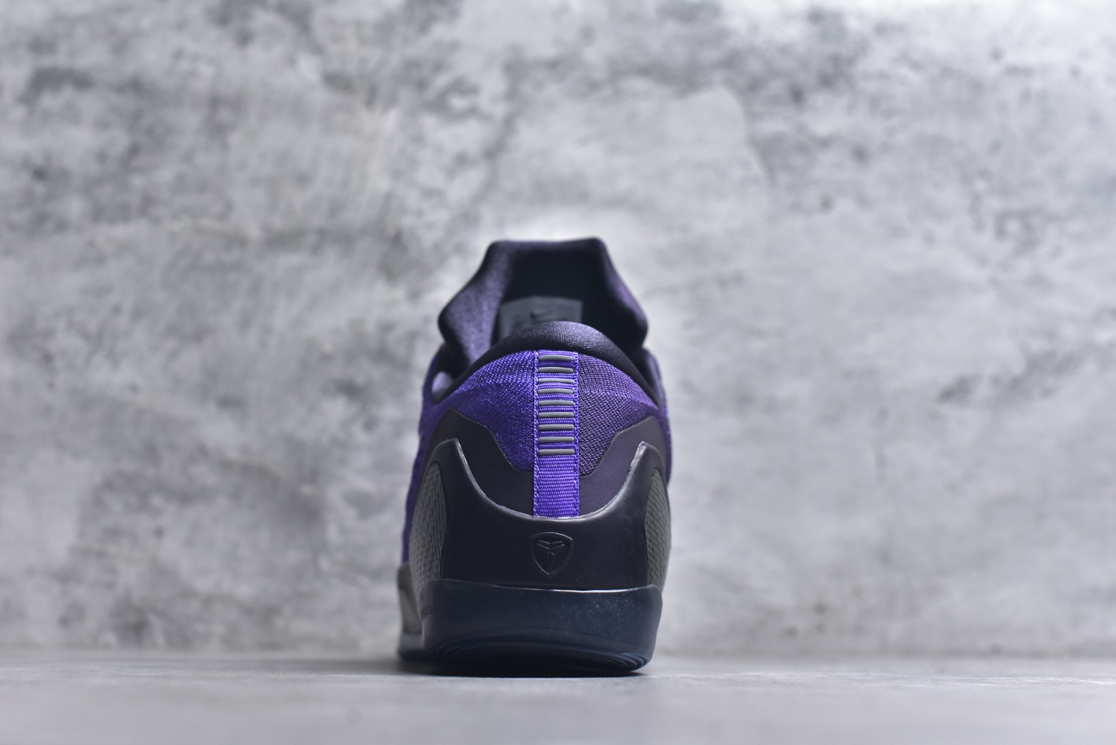 图片[5]-#NK Kobe 9 Low EM PE 科比九代舒适减震防滑低帮篮球鞋 紫色 IM0465-500 React科技鞋垫加持 实战配置直接拉满 原楦纸板开发 鞋身流线型、后跟塑形 区分土肥圆 原厂针织鞋面一针一线匹配原版 全身鞋材卡料色独家定制 唯一万针立体刺绣SWOOSH 真实底模最大48.5 实战利器 专供海外市场 尺码：40 40.5 41 42 42.5 43 44 44.5 45 46 47.5 48.5 （脚宽、脚胖 建议买大半码）-选品中心