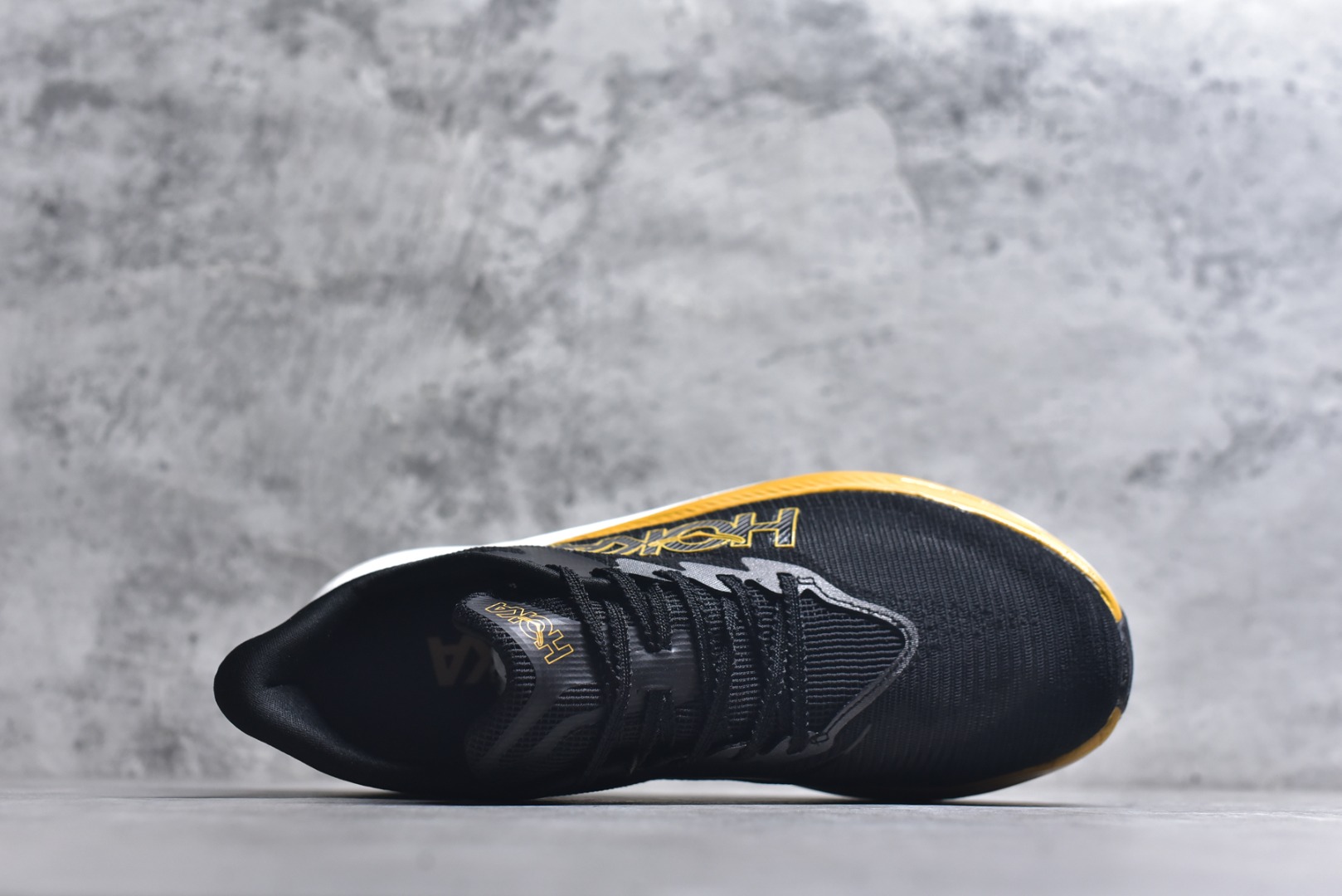 图片[4]-#HOKA ONE ONE Rocket X 3 低帮专业越野跑步鞋 实拍首发 相较于前几代Mafate包裹感更好 跟Speedgoat(快速羚羊)系列比起来更加舒适 鞋底防滑性能在下坡的石板台阶和原始路面都有很好的表现 HOKA血统属性厚底设计 在快速下坡时起到缓震保护作用 减少重力给予脚踝、膝部、髋关节等处带来的冲击力 货号：1168724-SNLG 尺码：36 36.5 37 37.5 38 38.5 39 40 40.5 41 42 42.5 43 44 44.5 45-选品中心