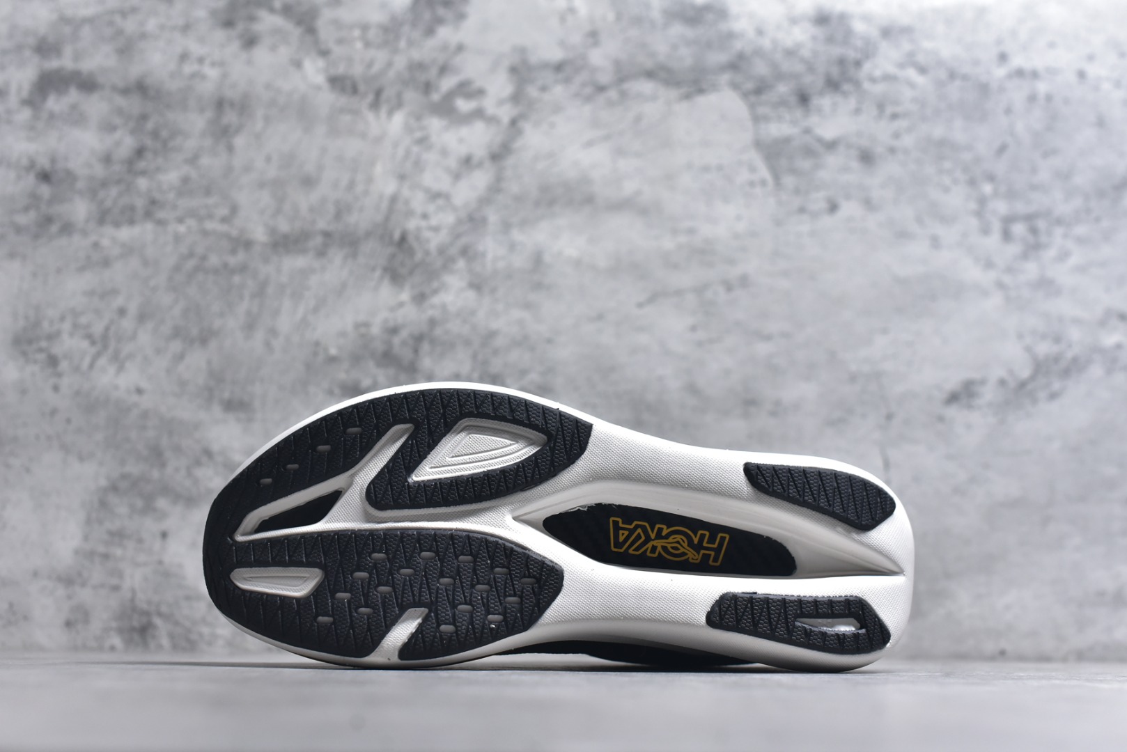 图片[6]-#HOKA ONE ONE Rocket X 3 低帮专业越野跑步鞋 实拍首发 相较于前几代Mafate包裹感更好 跟Speedgoat(快速羚羊)系列比起来更加舒适 鞋底防滑性能在下坡的石板台阶和原始路面都有很好的表现 HOKA血统属性厚底设计 在快速下坡时起到缓震保护作用 减少重力给予脚踝、膝部、髋关节等处带来的冲击力 货号：1168724-SNLG 尺码：36 36.5 37 37.5 38 38.5 39 40 40.5 41 42 42.5 43 44 44.5 45-选品中心