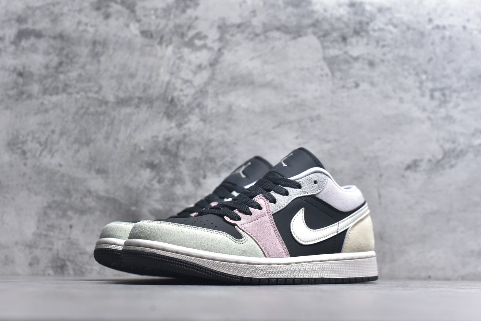 图片[2]-#Air Jordan AJ1 Low 低帮 IB7109-004 全新流水线出品 DT版本唯一平替选择 市场第二梯队最强版 全部原鞋开发 原楦原纸板开发 全鞋电脑针车 原厂内置全掌气垫 原盒内在原标 唯一Zp原版鞋带绑法 免检产品 全新2022版型 全头层皮料 完美零毛边处理 原厂配置全掌气垫 价格定位良心 几十个配色陆续出货 实拍调校N版已经零色差零失真 百分百还原实物色彩所见即所得 不存在货不对板色差等低级问题 选购参考实物拍摄 不混卖不参货 只用心做好货严格选品 承诺混一赔十 尺码：36 36.5 37.5 38 38.5 39 40 40.5 41 42 42.5 43 44 44.5 45-选品中心