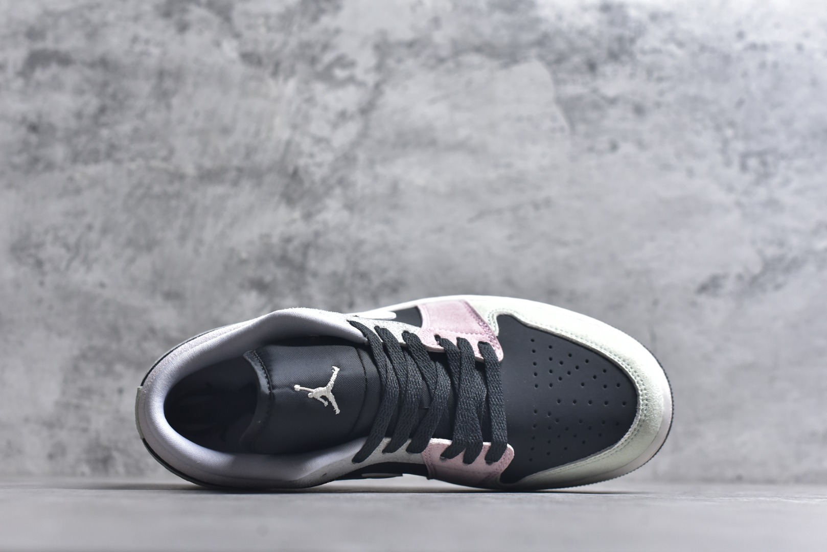 图片[4]-#Air Jordan AJ1 Low 低帮 IB7109-004 全新流水线出品 DT版本唯一平替选择 市场第二梯队最强版 全部原鞋开发 原楦原纸板开发 全鞋电脑针车 原厂内置全掌气垫 原盒内在原标 唯一Zp原版鞋带绑法 免检产品 全新2022版型 全头层皮料 完美零毛边处理 原厂配置全掌气垫 价格定位良心 几十个配色陆续出货 实拍调校N版已经零色差零失真 百分百还原实物色彩所见即所得 不存在货不对板色差等低级问题 选购参考实物拍摄 不混卖不参货 只用心做好货严格选品 承诺混一赔十 尺码：36 36.5 37.5 38 38.5 39 40 40.5 41 42 42.5 43 44 44.5 45-选品中心