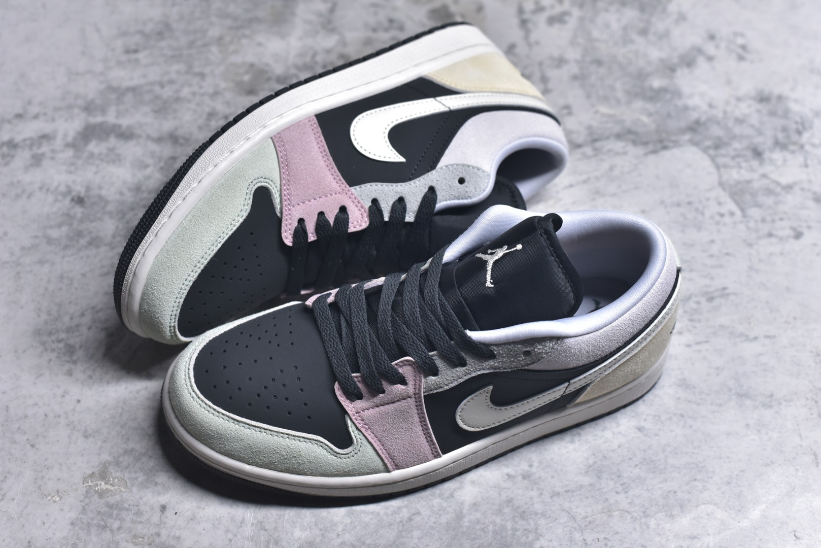 图片[7]-#Air Jordan AJ1 Low 低帮 IB7109-004 全新流水线出品 DT版本唯一平替选择 市场第二梯队最强版 全部原鞋开发 原楦原纸板开发 全鞋电脑针车 原厂内置全掌气垫 原盒内在原标 唯一Zp原版鞋带绑法 免检产品 全新2022版型 全头层皮料 完美零毛边处理 原厂配置全掌气垫 价格定位良心 几十个配色陆续出货 实拍调校N版已经零色差零失真 百分百还原实物色彩所见即所得 不存在货不对板色差等低级问题 选购参考实物拍摄 不混卖不参货 只用心做好货严格选品 承诺混一赔十 尺码：36 36.5 37.5 38 38.5 39 40 40.5 41 42 42.5 43 44 44.5 45-选品中心