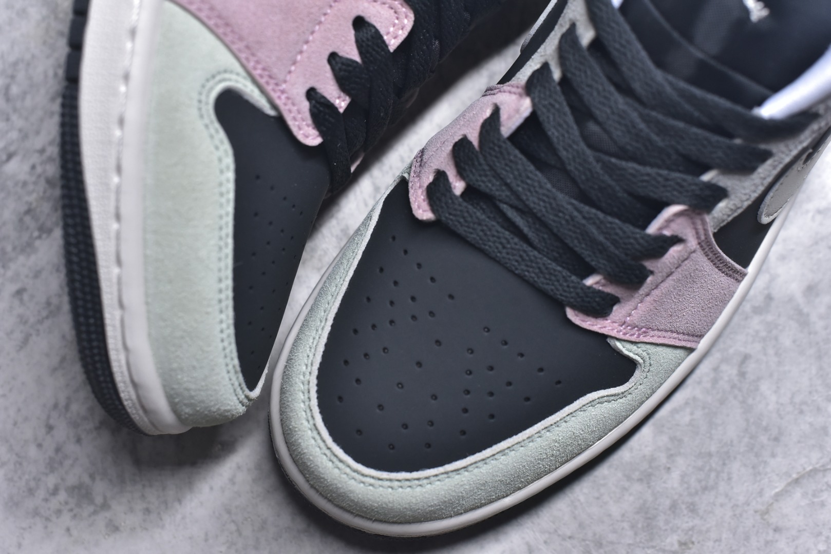 图片[8]-#Air Jordan AJ1 Low 低帮 IB7109-004 全新流水线出品 DT版本唯一平替选择 市场第二梯队最强版 全部原鞋开发 原楦原纸板开发 全鞋电脑针车 原厂内置全掌气垫 原盒内在原标 唯一Zp原版鞋带绑法 免检产品 全新2022版型 全头层皮料 完美零毛边处理 原厂配置全掌气垫 价格定位良心 几十个配色陆续出货 实拍调校N版已经零色差零失真 百分百还原实物色彩所见即所得 不存在货不对板色差等低级问题 选购参考实物拍摄 不混卖不参货 只用心做好货严格选品 承诺混一赔十 尺码：36 36.5 37.5 38 38.5 39 40 40.5 41 42 42.5 43 44 44.5 45-选品中心