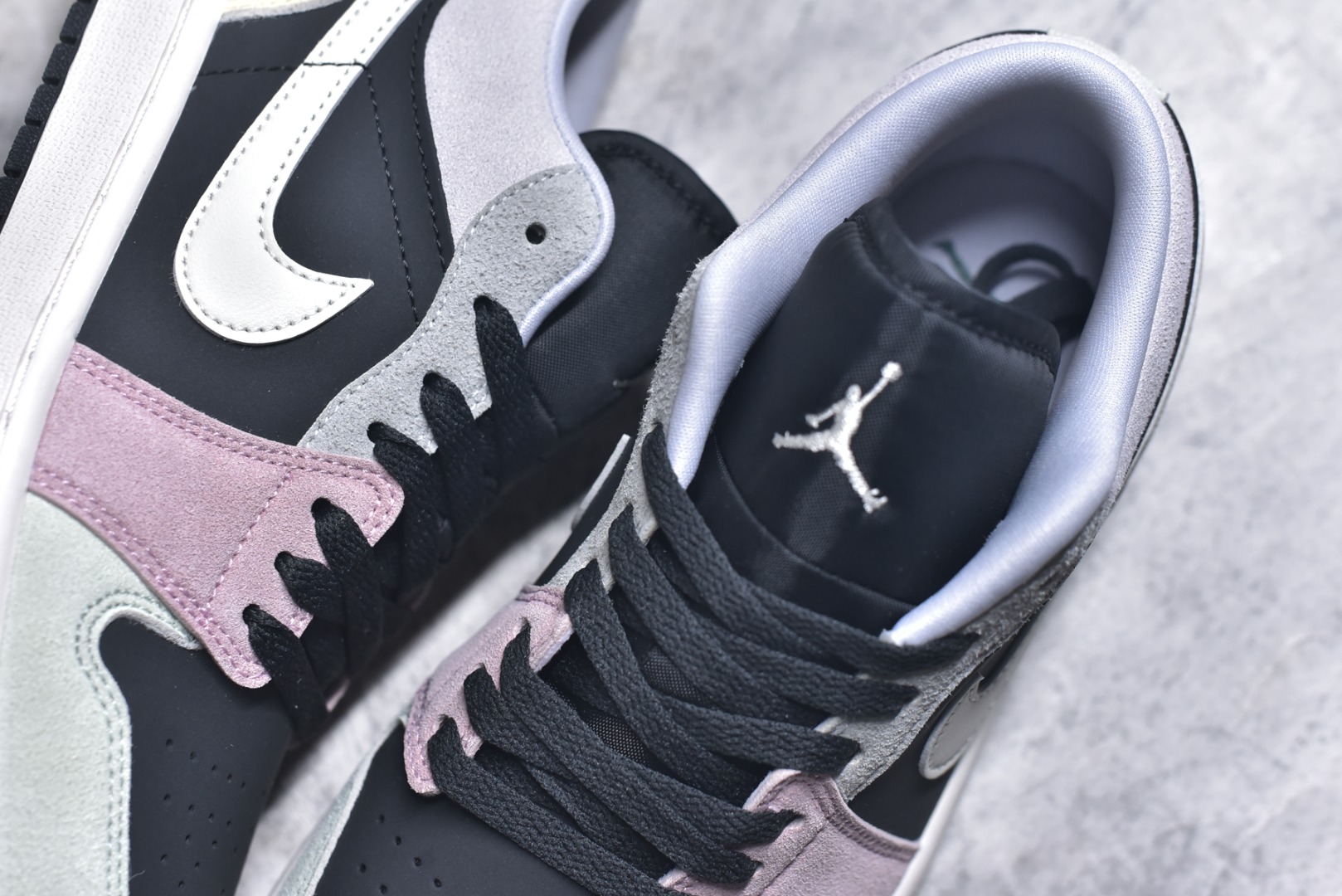 图片[9]-#Air Jordan AJ1 Low 低帮 IB7109-004 全新流水线出品 DT版本唯一平替选择 市场第二梯队最强版 全部原鞋开发 原楦原纸板开发 全鞋电脑针车 原厂内置全掌气垫 原盒内在原标 唯一Zp原版鞋带绑法 免检产品 全新2022版型 全头层皮料 完美零毛边处理 原厂配置全掌气垫 价格定位良心 几十个配色陆续出货 实拍调校N版已经零色差零失真 百分百还原实物色彩所见即所得 不存在货不对板色差等低级问题 选购参考实物拍摄 不混卖不参货 只用心做好货严格选品 承诺混一赔十 尺码：36 36.5 37.5 38 38.5 39 40 40.5 41 42 42.5 43 44 44.5 45-选品中心