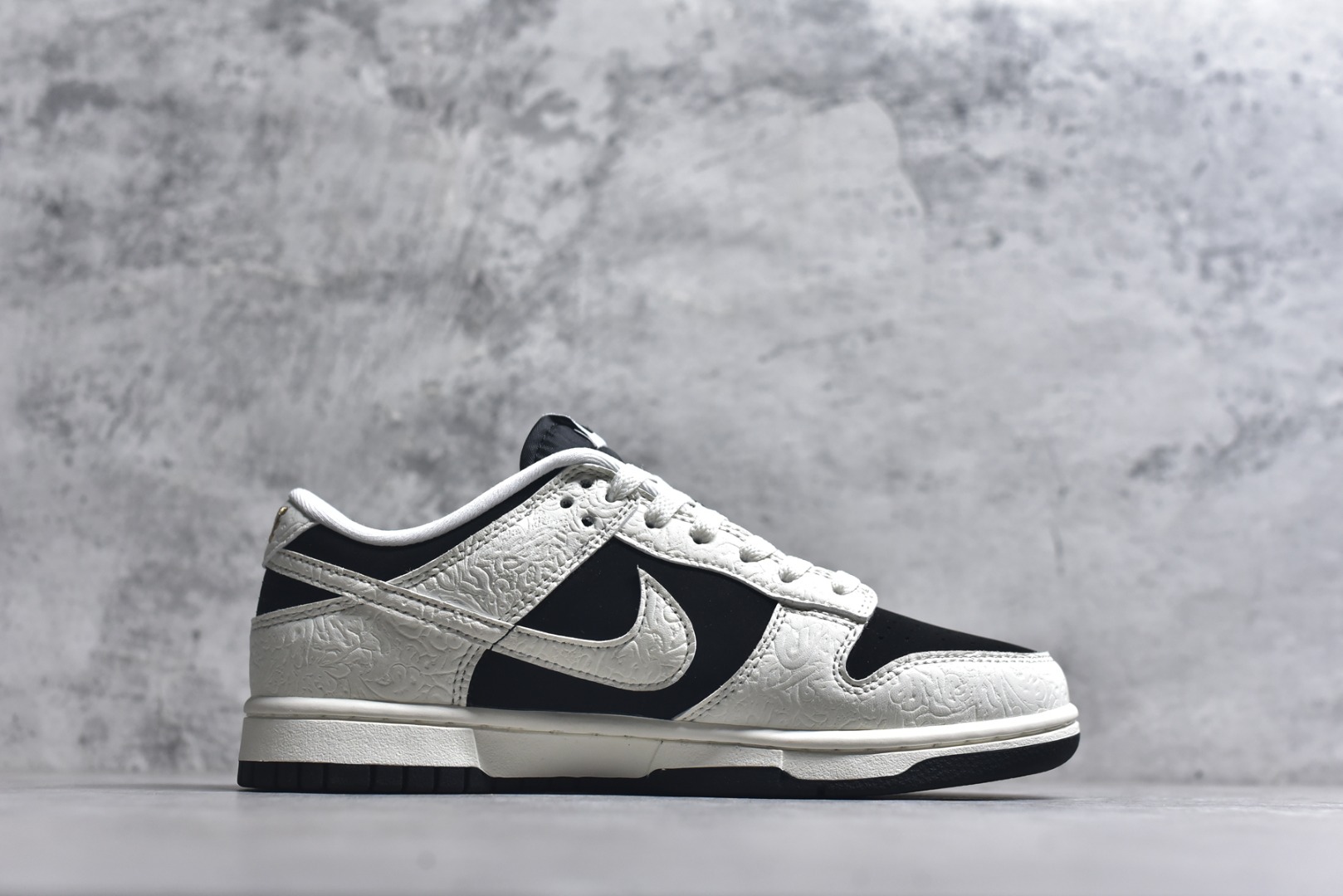 图片[3]-#Nike SB Dunk Low 马年限定 低帮休闲板鞋 IF3944-001 尺码：35.5 36 36.5 37.5 38 38.5 39 40 40.5 41 42 42.5 43 44-选品中心