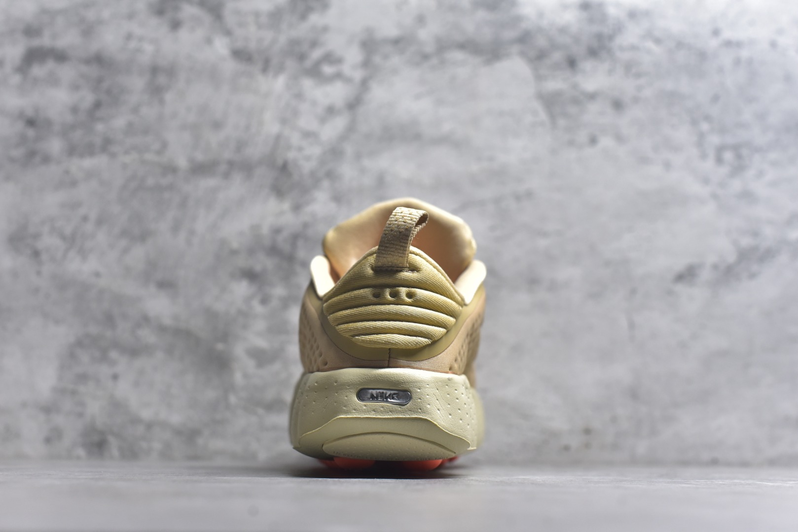 图片[5]-#NK Mind 002 黑科技足底按摩舒适贴合训练鞋 HQ4308-200 该系列首作 Mind 001 从神经科学中汲取灵感，打造出一款不仅外观独特，更能为穿着者带来别样感知体验的球鞋，此次新作将继续延续此核心方向。历时十年打磨的 Mind 系列，承载着 Nike 对未来鞋款的愿景呈现。系列中的每双鞋，外底均由 22 个独立泡沫结节构成，旨在模拟赤足般的体验。这些结节通过与足底感官感受器的相互作用，从而促进人体的自然步态。实拍调校N版已经零色差零失真 百分百还原实物色彩所见即所得 不存在货不对板色差等低级问题 选购参考实物拍摄 不混卖不参货 只用心做好货严格选品 承诺混一赔十 尺码：36 36.5 37.5 38 38.5 39 40 40.5 41 42 42.5 43 44 44.5 45-选品中心