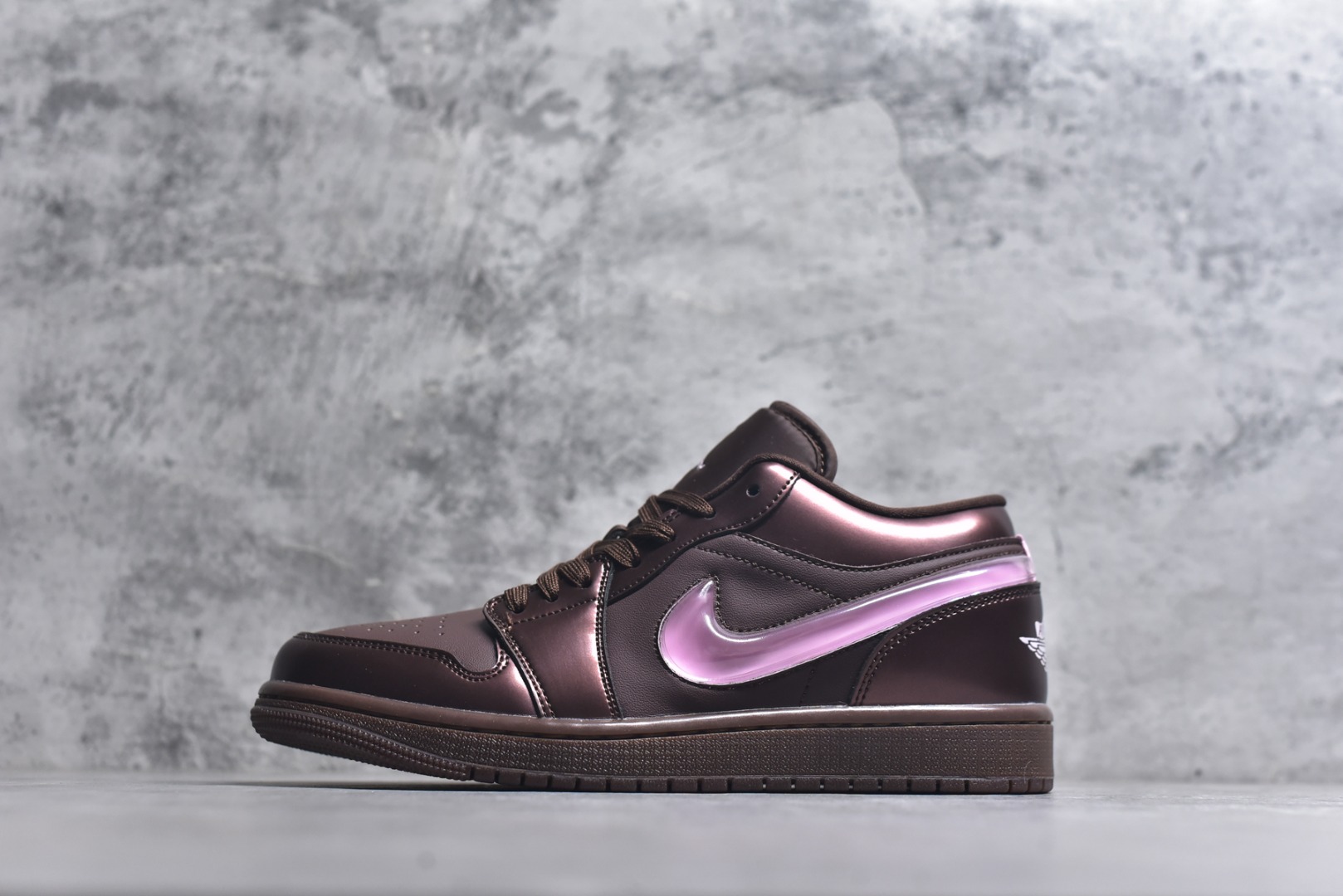 #Air Jordan AJ1 Low 低帮 IQ9787-262 全新流水线出品 DT版本唯一平替选择 市场第二梯队最强版 全部原鞋开发 原楦原纸板开发 全鞋电脑针车 原厂内置全掌气垫 原盒内在原标 唯一Zp原版鞋带绑法 免检产品 全新2022版型 全头层皮料 完美零毛边处理 原厂配置全掌气垫 价格定位良心 几十个配色陆续出货 实拍调校N版已经零色差零失真 百分百还原实物色彩所见即所得 不存在货不对板色差等低级问题 选购参考实物拍摄 不混卖不参货 只用心做好货严格选品 承诺混一赔十 尺码：36 36.5 37.5 38 38.5 39 40 40.5 41 42 42.5 43 44 44.5 45-选品中心