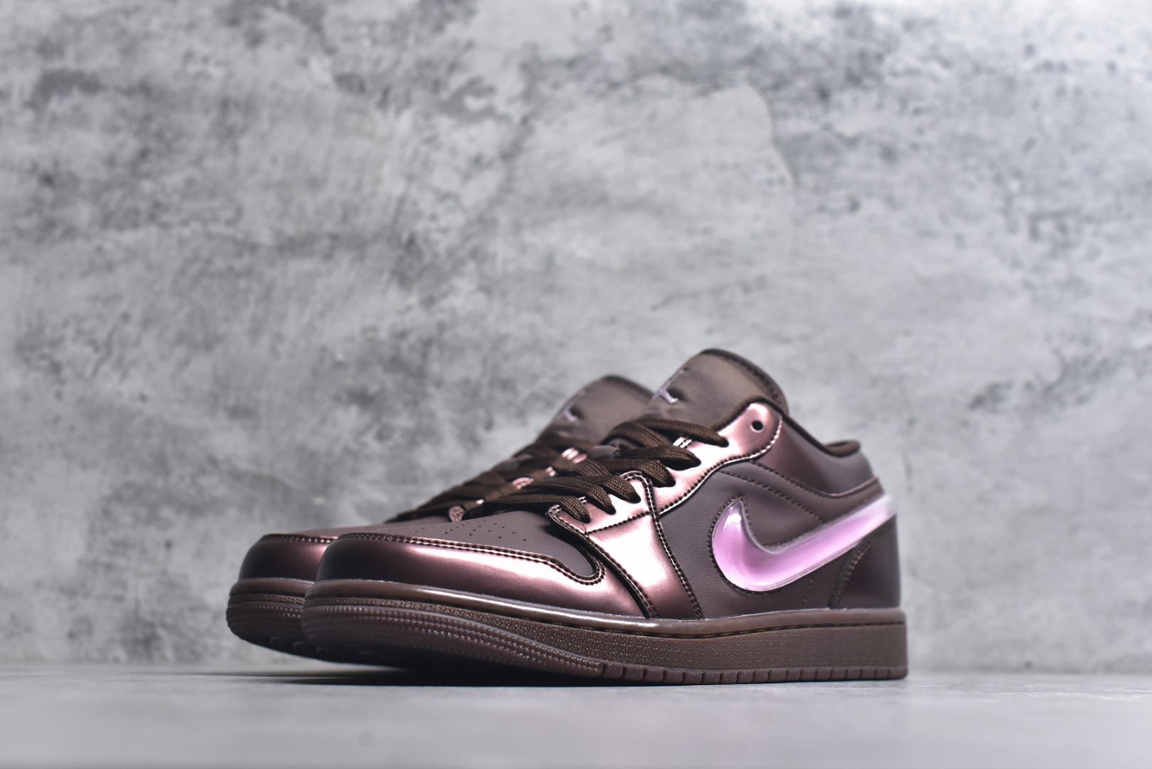 图片[2]-#Air Jordan AJ1 Low 低帮 IQ9787-262 全新流水线出品 DT版本唯一平替选择 市场第二梯队最强版 全部原鞋开发 原楦原纸板开发 全鞋电脑针车 原厂内置全掌气垫 原盒内在原标 唯一Zp原版鞋带绑法 免检产品 全新2022版型 全头层皮料 完美零毛边处理 原厂配置全掌气垫 价格定位良心 几十个配色陆续出货 实拍调校N版已经零色差零失真 百分百还原实物色彩所见即所得 不存在货不对板色差等低级问题 选购参考实物拍摄 不混卖不参货 只用心做好货严格选品 承诺混一赔十 尺码：36 36.5 37.5 38 38.5 39 40 40.5 41 42 42.5 43 44 44.5 45-选品中心