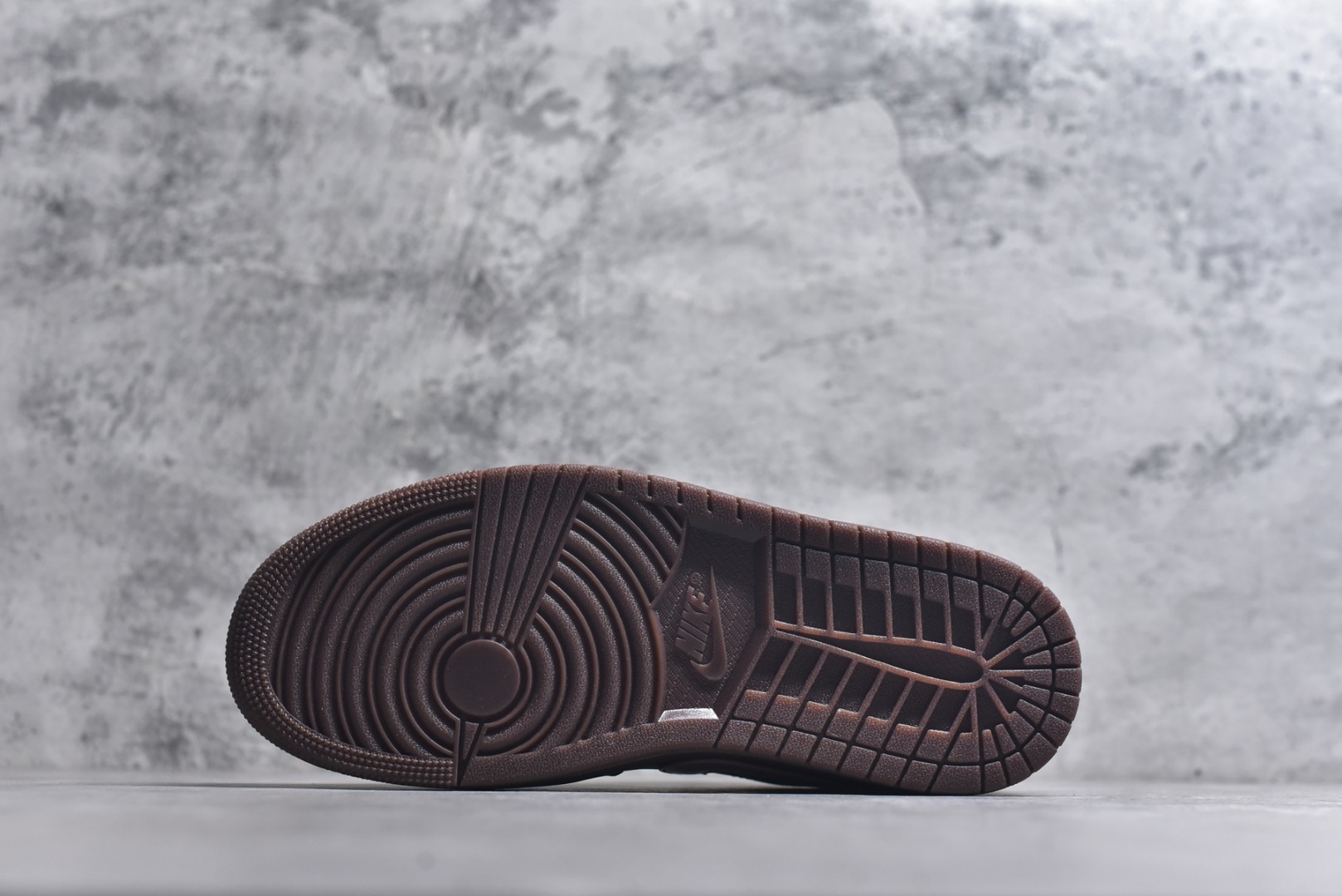 图片[6]-#Air Jordan AJ1 Low 低帮 IQ9787-262 全新流水线出品 DT版本唯一平替选择 市场第二梯队最强版 全部原鞋开发 原楦原纸板开发 全鞋电脑针车 原厂内置全掌气垫 原盒内在原标 唯一Zp原版鞋带绑法 免检产品 全新2022版型 全头层皮料 完美零毛边处理 原厂配置全掌气垫 价格定位良心 几十个配色陆续出货 实拍调校N版已经零色差零失真 百分百还原实物色彩所见即所得 不存在货不对板色差等低级问题 选购参考实物拍摄 不混卖不参货 只用心做好货严格选品 承诺混一赔十 尺码：36 36.5 37.5 38 38.5 39 40 40.5 41 42 42.5 43 44 44.5 45-选品中心