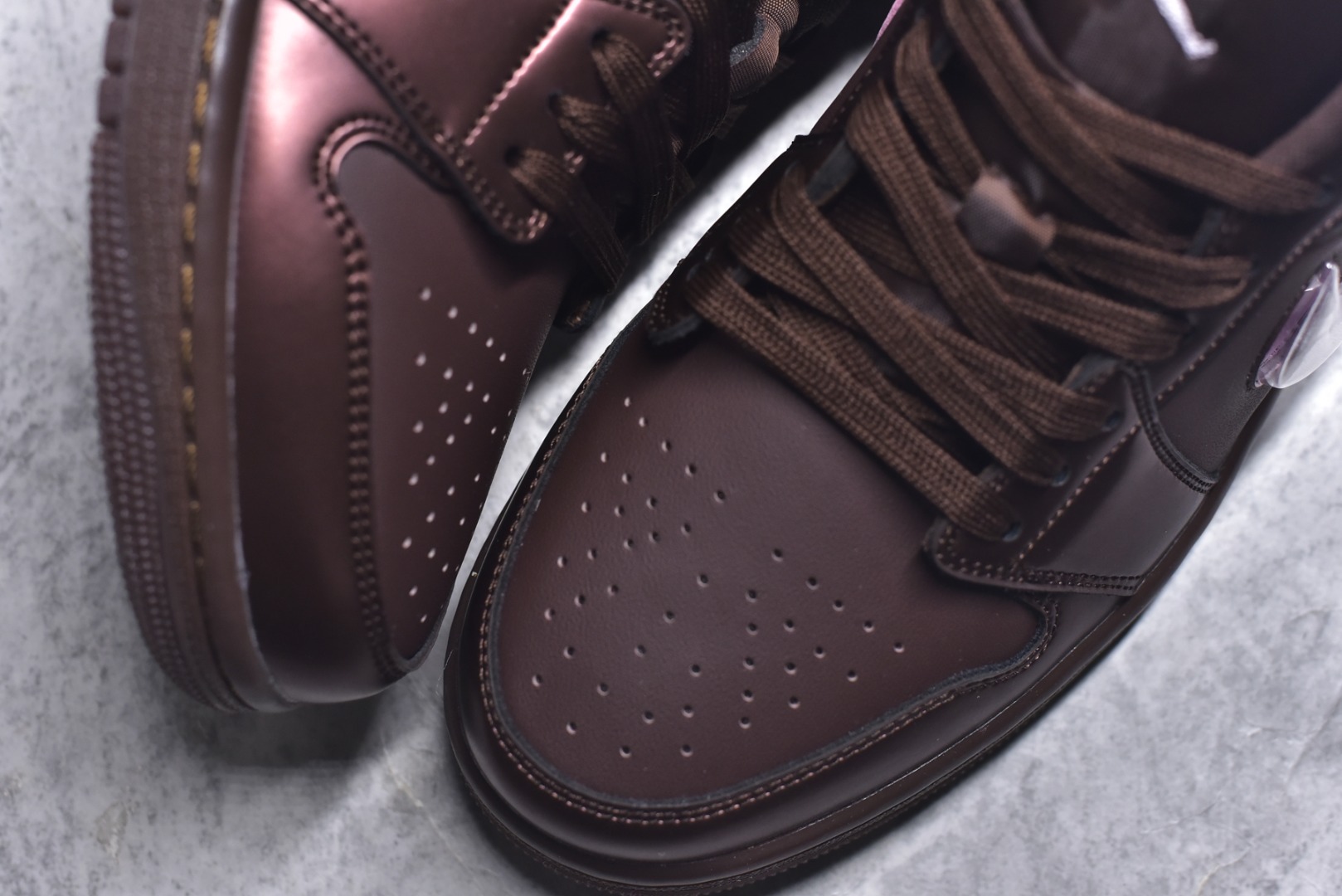 图片[8]-#Air Jordan AJ1 Low 低帮 IQ9787-262 全新流水线出品 DT版本唯一平替选择 市场第二梯队最强版 全部原鞋开发 原楦原纸板开发 全鞋电脑针车 原厂内置全掌气垫 原盒内在原标 唯一Zp原版鞋带绑法 免检产品 全新2022版型 全头层皮料 完美零毛边处理 原厂配置全掌气垫 价格定位良心 几十个配色陆续出货 实拍调校N版已经零色差零失真 百分百还原实物色彩所见即所得 不存在货不对板色差等低级问题 选购参考实物拍摄 不混卖不参货 只用心做好货严格选品 承诺混一赔十 尺码：36 36.5 37.5 38 38.5 39 40 40.5 41 42 42.5 43 44 44.5 45-选品中心