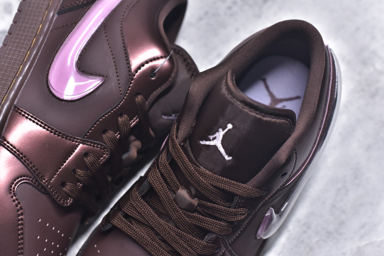 图片[9]-#Air Jordan AJ1 Low 低帮 IQ9787-262 全新流水线出品 DT版本唯一平替选择 市场第二梯队最强版 全部原鞋开发 原楦原纸板开发 全鞋电脑针车 原厂内置全掌气垫 原盒内在原标 唯一Zp原版鞋带绑法 免检产品 全新2022版型 全头层皮料 完美零毛边处理 原厂配置全掌气垫 价格定位良心 几十个配色陆续出货 实拍调校N版已经零色差零失真 百分百还原实物色彩所见即所得 不存在货不对板色差等低级问题 选购参考实物拍摄 不混卖不参货 只用心做好货严格选品 承诺混一赔十 尺码：36 36.5 37.5 38 38.5 39 40 40.5 41 42 42.5 43 44 44.5 45-选品中心