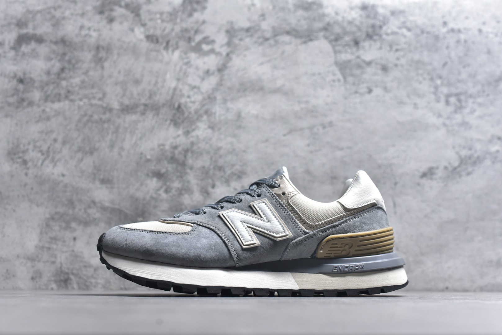 #New Balance NB 574棕蓝色 复古运动跑步鞋 采用猪巴革组合网织物鞋面材质 全新4层组合独立私模大底 货号：U574LGRG 尺码：36 36.5 37.5 38 38.5 39 40 40.5 41.5 42 42.5 43 44 45-选品中心