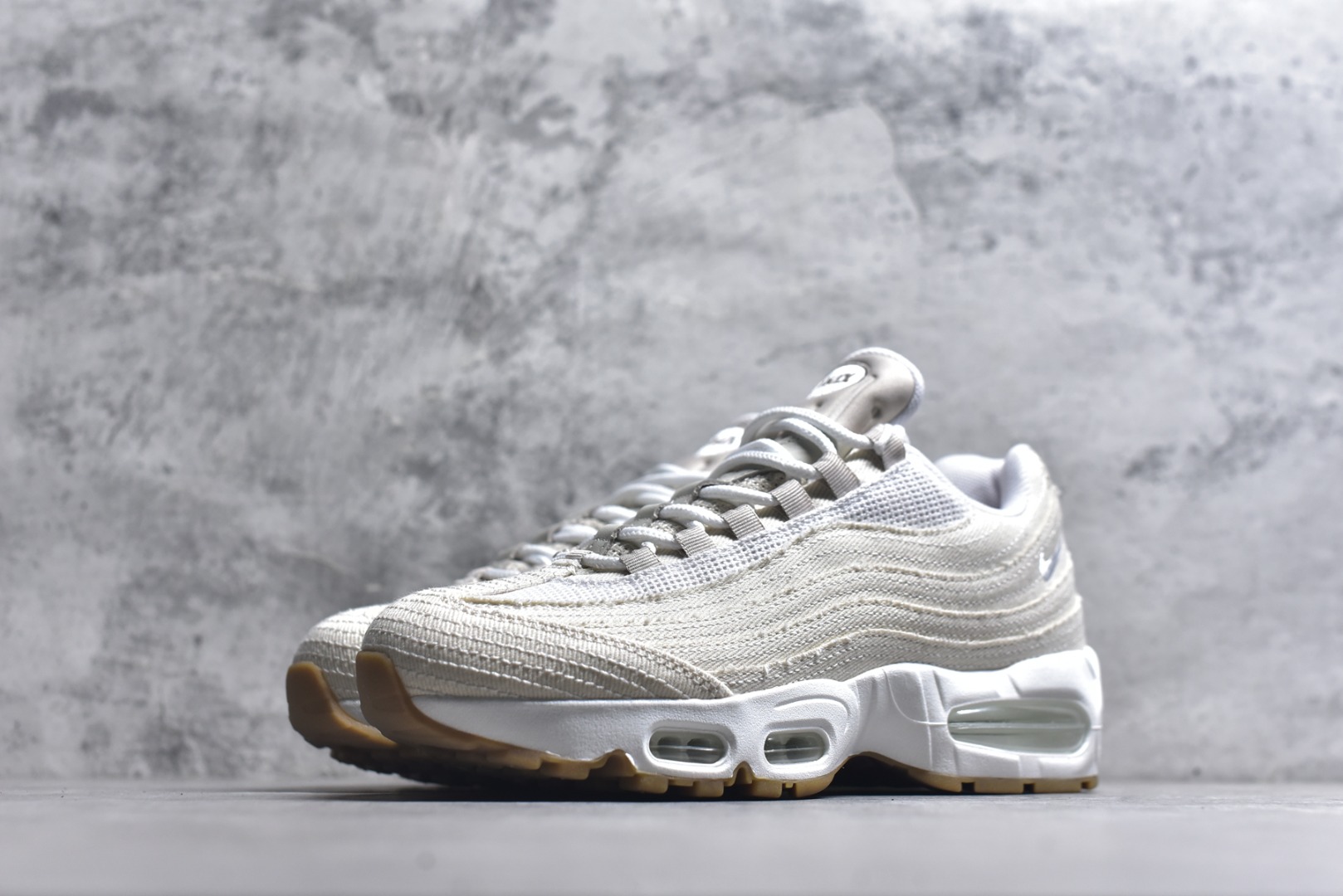 图片[2]-#Levi\’s x NK Air Max 95 “White and Ecru”舒适耐磨 低帮跑步鞋 男女同款 李维斯联名米色 HM4743-100 外贸顶级专供 区别先行版 全部配色原鞋原尺码开发生产 极致还原 全部原厂材料一比一打造 一眼ZP既视感 欢迎对比市场版本 尺码：40 40.5 41 42 42.5 43 44 44.5 45 46 46.5 47.5 48 48.5-选品中心