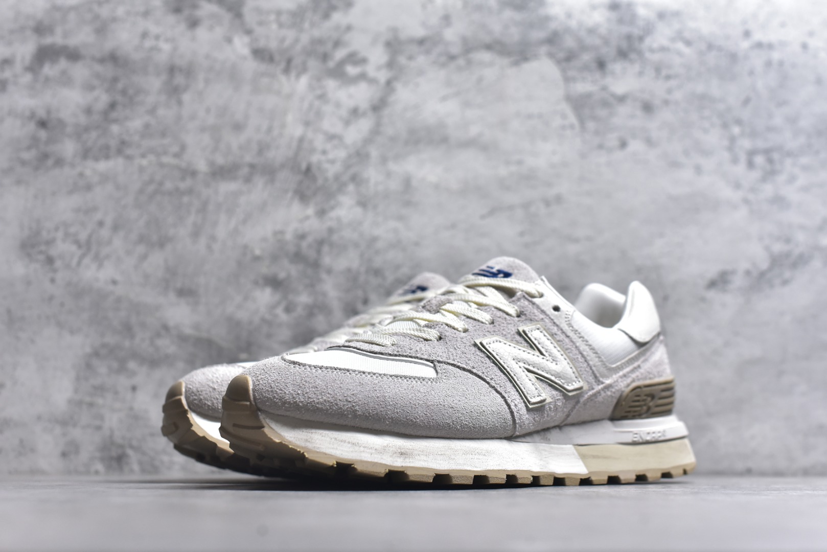 图片[2]-#New Balance NB 574米白色 复古运动跑步鞋 采用猪巴革组合网织物鞋面材质 全新4层组合独立私模大底 货号：U574LGRS 尺码：36 36.5 37.5 38 38.5 39 40 40.5 41.5 42 42.5 43 44 45-选品中心