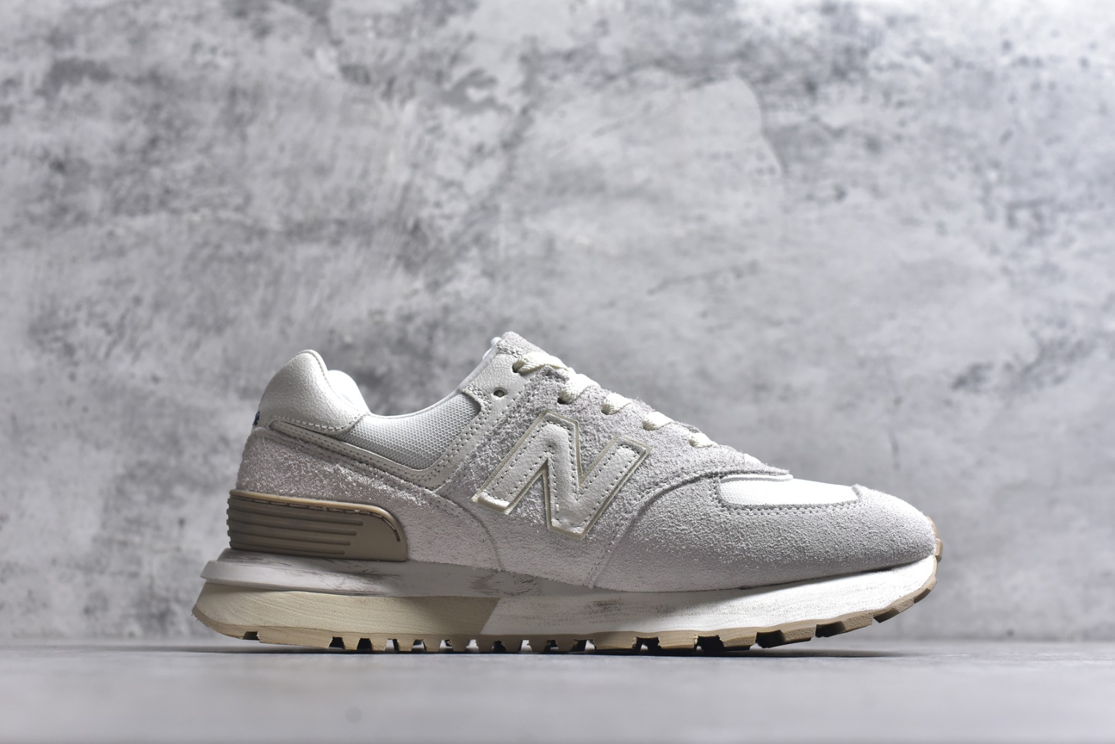 图片[3]-#New Balance NB 574米白色 复古运动跑步鞋 采用猪巴革组合网织物鞋面材质 全新4层组合独立私模大底 货号：U574LGRS 尺码：36 36.5 37.5 38 38.5 39 40 40.5 41.5 42 42.5 43 44 45-选品中心