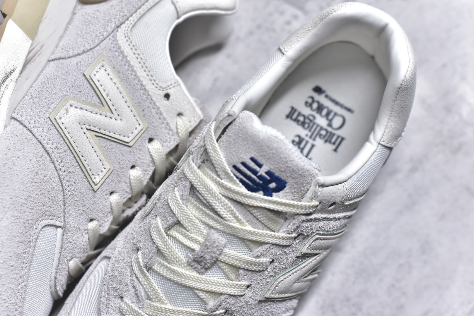 图片[9]-#New Balance NB 574米白色 复古运动跑步鞋 采用猪巴革组合网织物鞋面材质 全新4层组合独立私模大底 货号：U574LGRS 尺码：36 36.5 37.5 38 38.5 39 40 40.5 41.5 42 42.5 43 44 45-选品中心