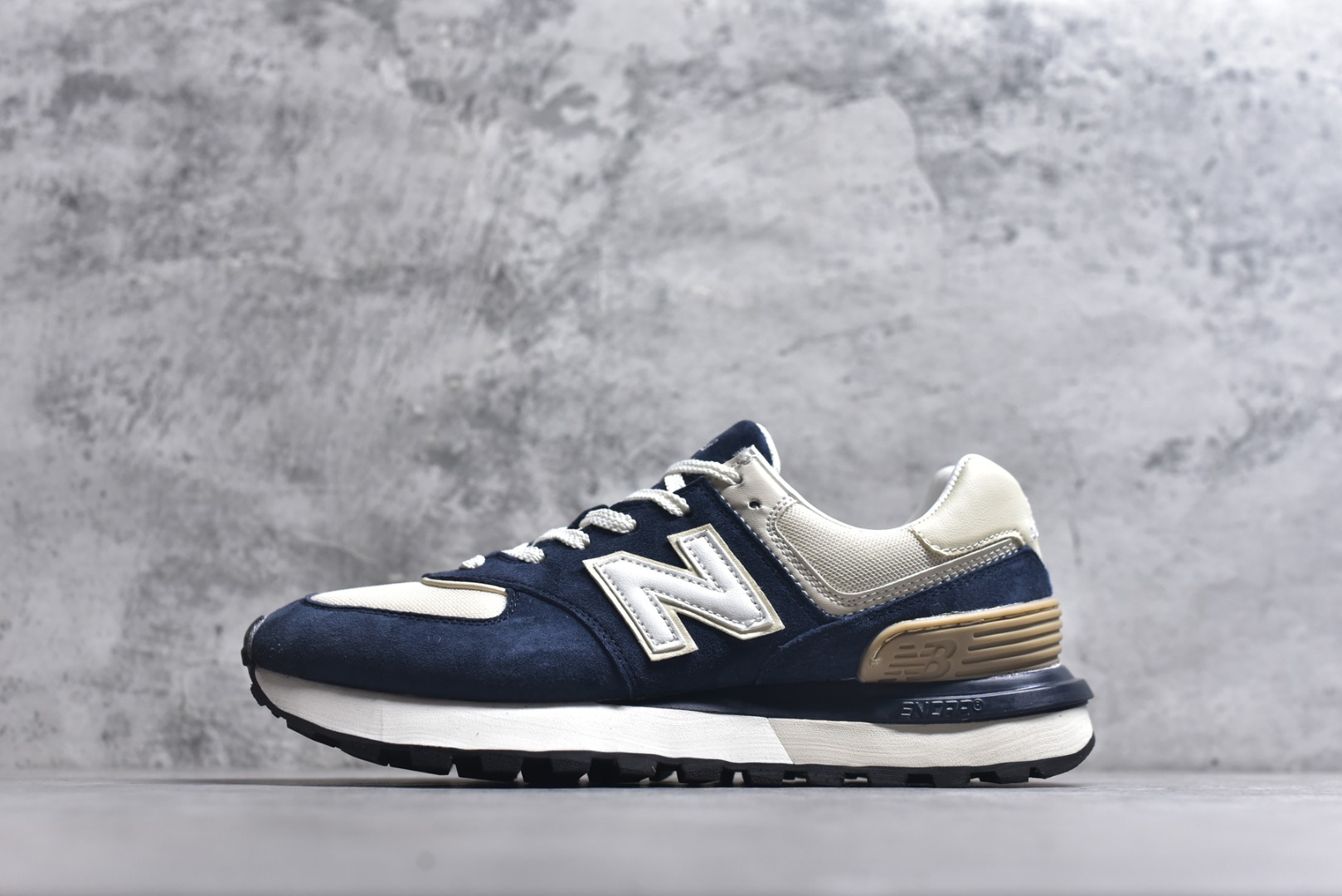#New Balance NB 574蓝白色 复古运动跑步鞋 采用猪巴革组合网织物鞋面材质 全新4层组合独立私模大底 货号：U574LGRN 尺码：36 36.5 37.5 38 38.5 39 40 40.5 41.5 42 42.5 43 44 45-选品中心