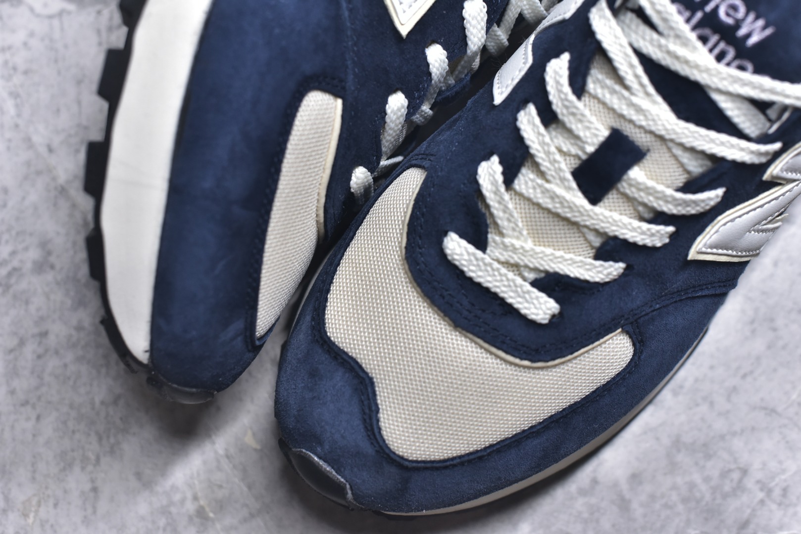 图片[8]-#New Balance NB 574蓝白色 复古运动跑步鞋 采用猪巴革组合网织物鞋面材质 全新4层组合独立私模大底 货号：U574LGRN 尺码：36 36.5 37.5 38 38.5 39 40 40.5 41.5 42 42.5 43 44 45-选品中心