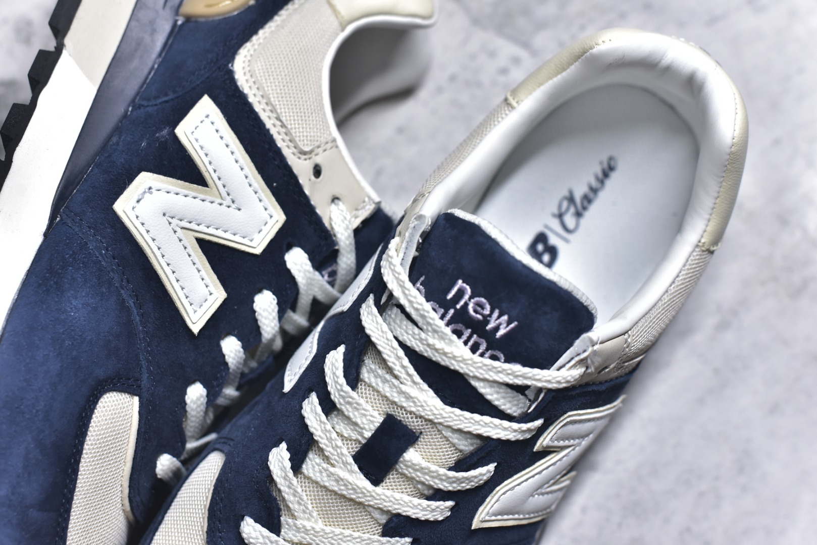 图片[9]-#New Balance NB 574蓝白色 复古运动跑步鞋 采用猪巴革组合网织物鞋面材质 全新4层组合独立私模大底 货号：U574LGRN 尺码：36 36.5 37.5 38 38.5 39 40 40.5 41.5 42 42.5 43 44 45-选品中心