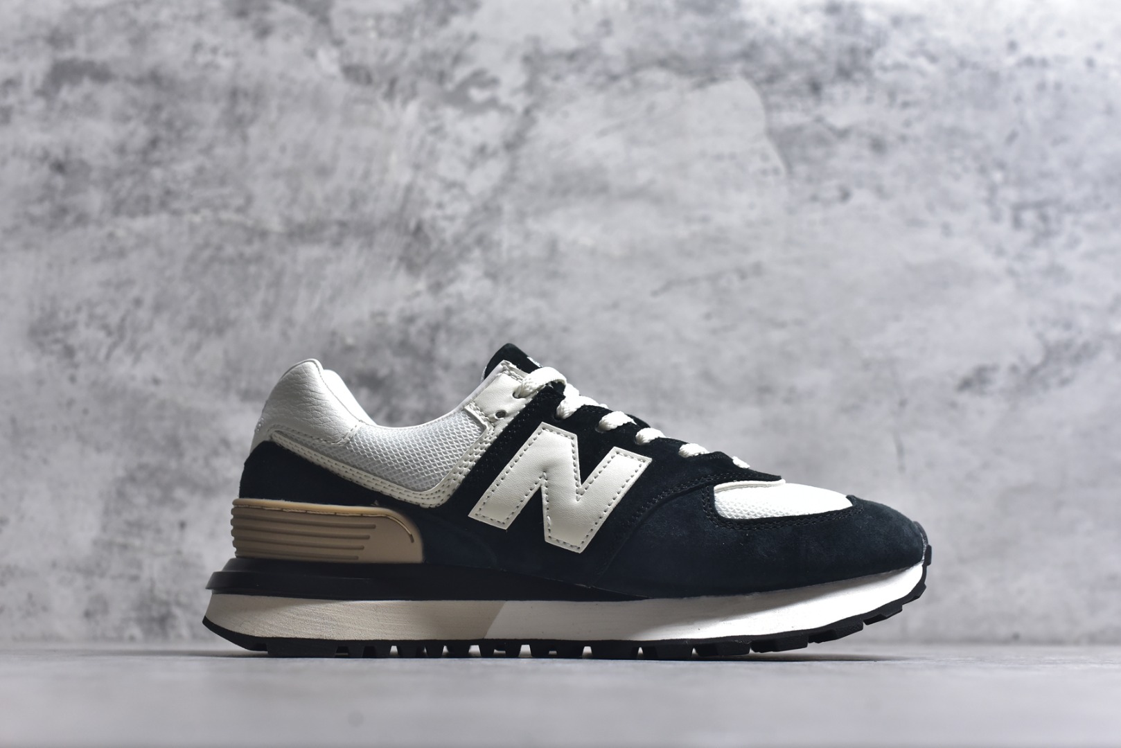 图片[3]-#New Balance NB 574黑白色 复古运动跑步鞋 采用猪巴革组合网织物鞋面材质 全新4层组合独立私模大底 货号：U574LGRA 尺码：36 36.5 37.5 38 38.5 39 40 40.5 41.5 42 42.5 43 44 45-选品中心