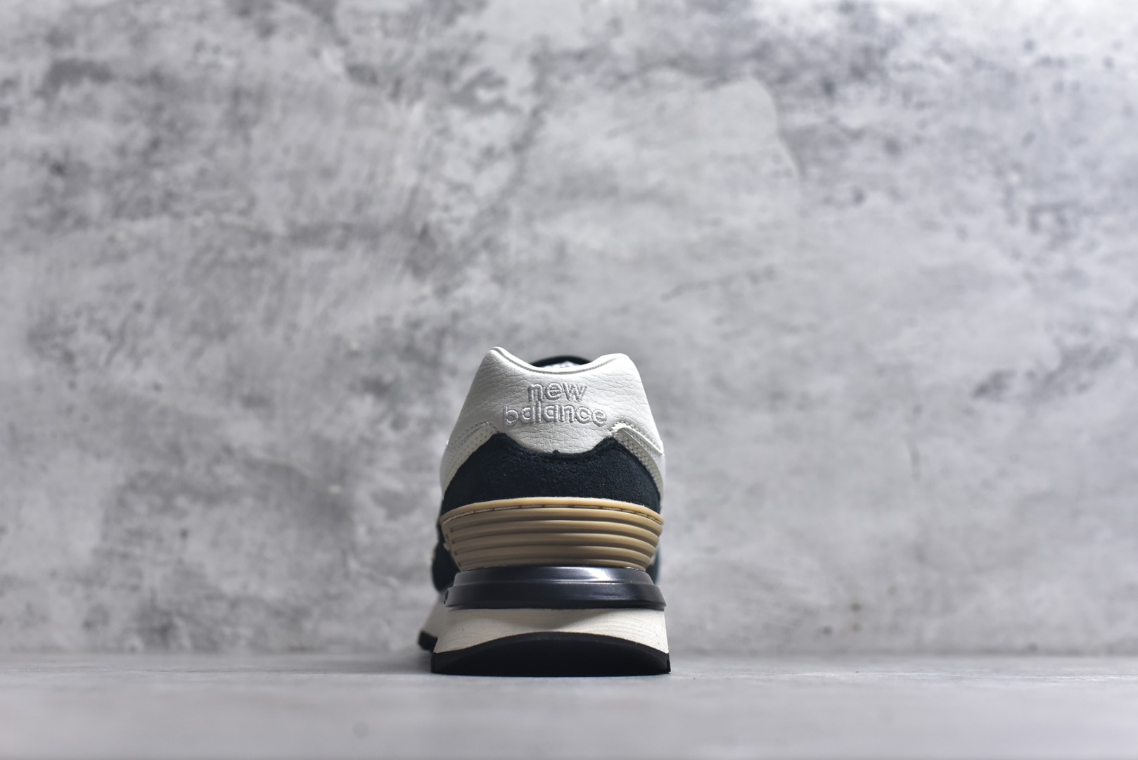 图片[5]-#New Balance NB 574黑白色 复古运动跑步鞋 采用猪巴革组合网织物鞋面材质 全新4层组合独立私模大底 货号：U574LGRA 尺码：36 36.5 37.5 38 38.5 39 40 40.5 41.5 42 42.5 43 44 45-选品中心