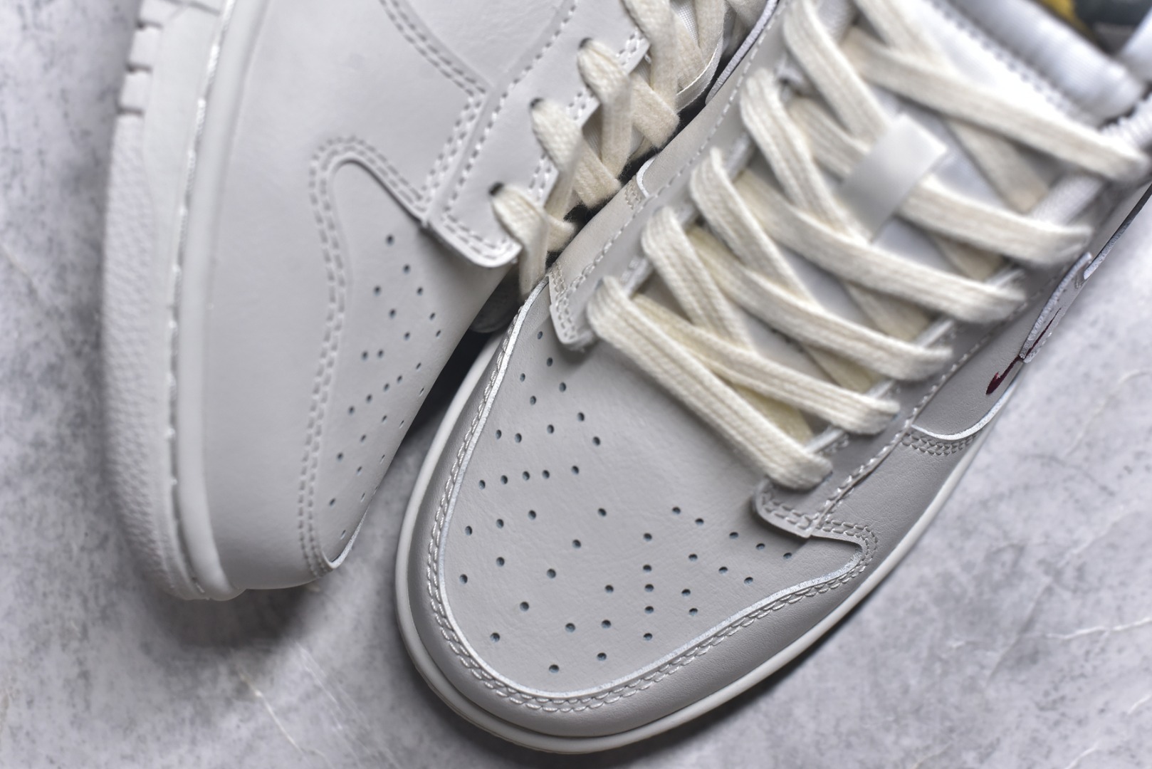 图片[8]-#NK Dunk Pegasus Pack 马年限定CNY新年款脱缰系列 舒适贴合低帮板鞋 白色 WW1228-174 这次官方选择从中国古代图腾中汲取灵感，以天马作为主设计元素。可以看到鞋身有大量的细腻刺绣，来表达这一主题。包括鞋舌、鞋垫等各处也都填满了特殊细节，彰显 CNY 的特殊规格。甚至鞋带前端也都是为此次专门设计的造型，带来浓郁的生肖氛围。实力大厂出品 新配色陆续开发 利润个位数只为口碑 全套原纸板楦头开发 确保原汁原味 完美呈现DUNK版型 一比一鞋头弧度高度鞋身弧度 此版本只针对中端市场 皮料材质有所更替 其他数据细节工艺流程均保持一致 绝不口嗨 细节品控鞋型随意对比 独家私模官方第六代原厂航空铝磨具打磨大底 鞋头坡度极致还原 无解鞋型 原盒原配 圈内天花板工艺 原厂玻璃冲刀 超高清洁度 全鞋零毛边皮料切割 原厂中底布点胶 中底布拉帮走线遵循公司 尺码：40 40.5 41 42 42.5 43 44 44.5 45-选品中心