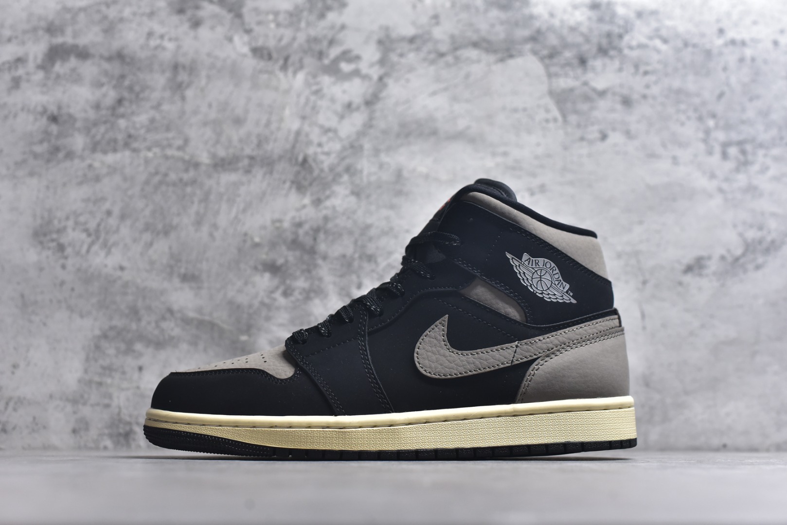 #Jordan Air Jordan 1 Mid SE 摩卡小倒钩配色 经典舒适 中帮 复古篮球鞋 男款 棕黑色 IB7110-002 男鞋 40 40.5 41 42 42.5 43 44 44.5 45 46-选品中心