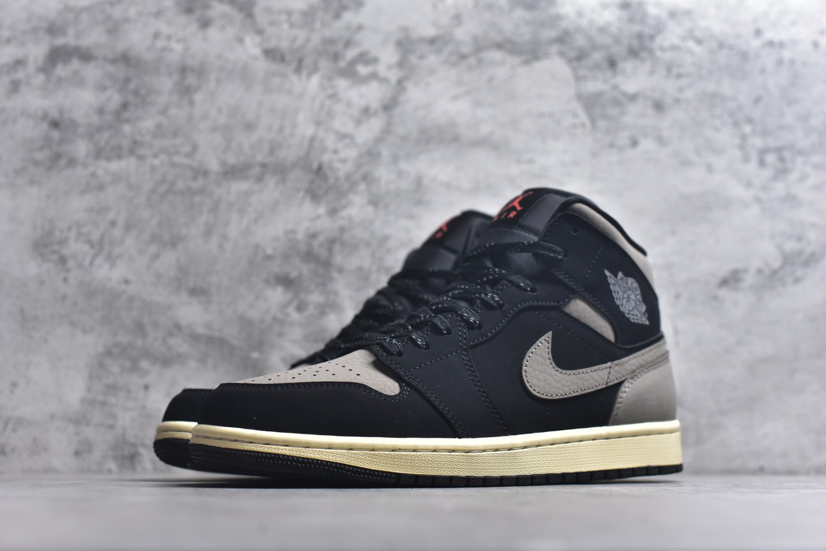 图片[2]-#Jordan Air Jordan 1 Mid SE 摩卡小倒钩配色 经典舒适 中帮 复古篮球鞋 男款 棕黑色 IB7110-002 男鞋 40 40.5 41 42 42.5 43 44 44.5 45 46-选品中心