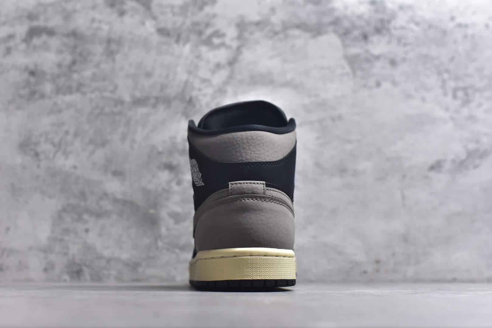 图片[5]-#Jordan Air Jordan 1 Mid SE 摩卡小倒钩配色 经典舒适 中帮 复古篮球鞋 男款 棕黑色 IB7110-002 男鞋 40 40.5 41 42 42.5 43 44 44.5 45 46-选品中心