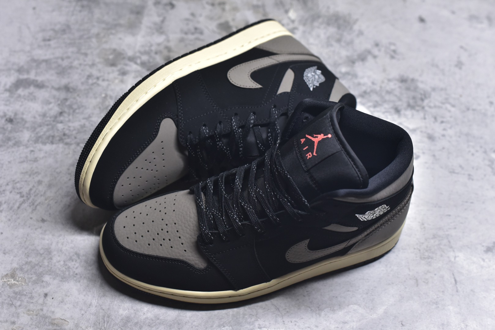 图片[7]-#Jordan Air Jordan 1 Mid SE 摩卡小倒钩配色 经典舒适 中帮 复古篮球鞋 男款 棕黑色 IB7110-002 男鞋 40 40.5 41 42 42.5 43 44 44.5 45 46-选品中心
