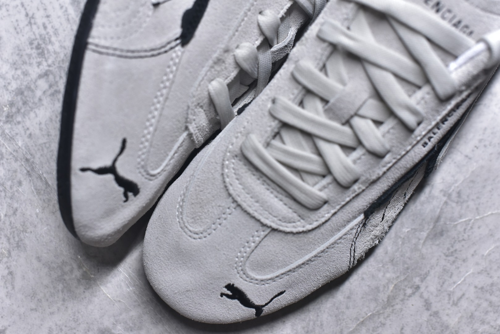 图片[8]-#巴黎世家联名款Balenciaga The Open Product x Puma Speedcat 极速赛车系列彪马低帮生活休闲鞋 最高纯原版出货 1：1原材料 还原度顶级 原装档案原数据纸版楦型 原厂固色翻毛皮鞋面材质 二次成型\’猛帮\’成型工艺 正确做旧鞋面 全球知名运动品牌PUMA宝马赛车系列，融合了宝马车队的标志性配色，以趣味十足又前卫复古的设计引领潮流，将赛道精神融入街头时尚，开启前卫竞速之旅。自1978年巴伐利亚车队走上世界舞台，宝马赛车就在全球汽车制造和赛车运动领域留下了浓墨重彩的一笔。全新的两款BMW MMS Roma与BMW MMS Speedboat鞋款，均从宝马车型中汲取灵感。以黑或白为底色，融入经典配色，主打前卫复古风。Roma鞋款的鞋侧以复古的流线造型，缀以宝马经典Logo，巧妙吸睛；而Speedcat鞋款以亮眼三色条纹元素缀以舒适鞋面，赋予了独特的个性美学，演绎赛车的无尽能量 货号 406519-01 尺码：35.5-45-选品中心