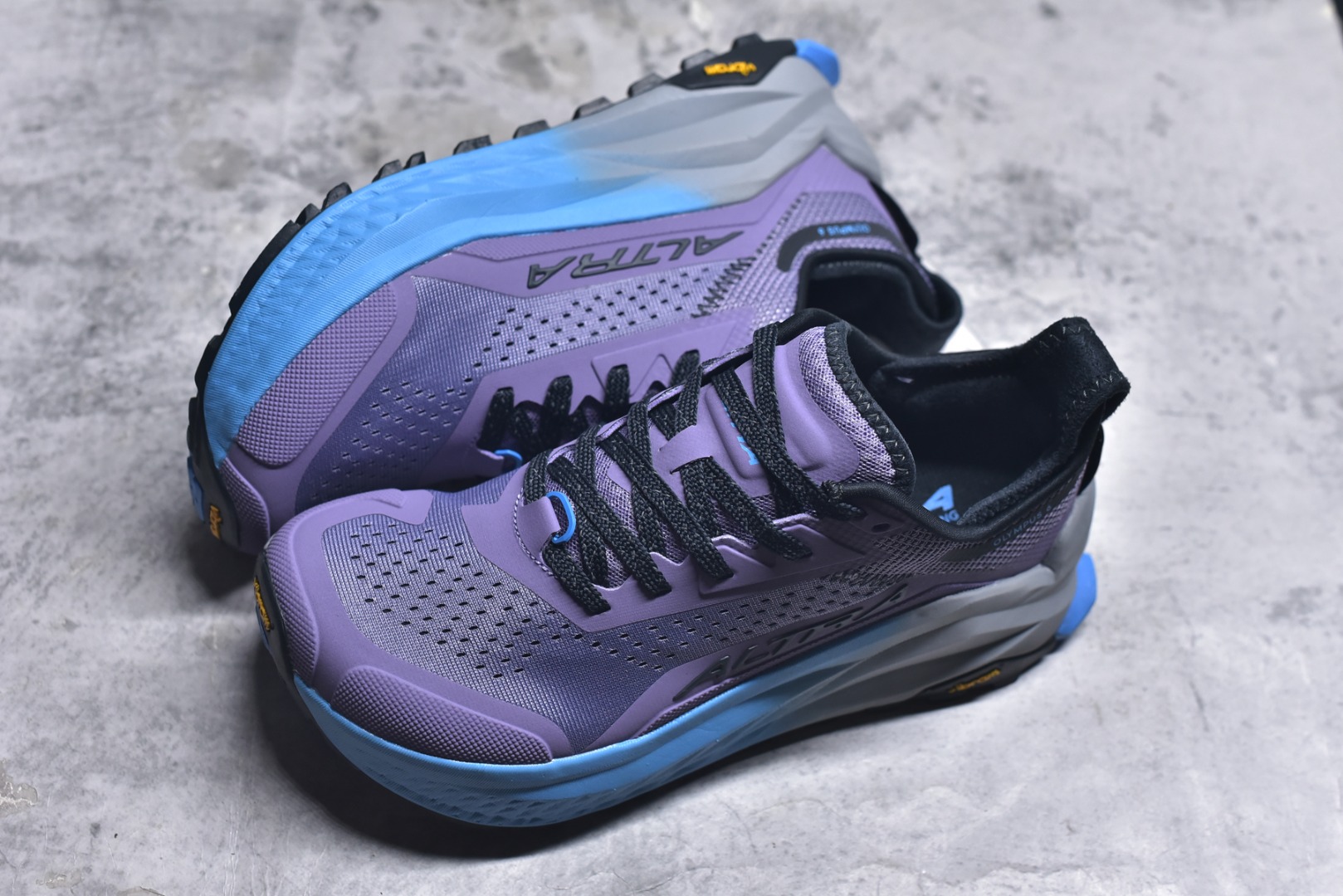 图片[7]-#Altra OLYMPUS 6 奥创奥林匹斯六代舒适百搭防滑耐磨低帮户外跑步鞋 2009年，长跑精英运动员Golden Harper在美国犹他州创立了“Altra Footwear”，跑鞋特点是采用舒适的FootShape™M（很适鞋楦）设计和独特的BalancedCushioning™（平衡缓冲）技术，帮助遭受伤病困扰的跑者回归跑步，从而迅速积累起良好的口碑。2011年品牌迅速发展，屡获大奖。2015年开始不仅占据全美跑鞋前十，足迹更是遍布全球。2016年Altra正式进入中国市场，凭借独特的品牌风格以及出色的性能表现，三年来获得越来越多普通跑者的喜爱。销售业绩增长迅速，成为中国越野跑市场占有量前三的跑鞋品牌。实拍调校N版已经零色差零失真 百分百还原实物色彩所见即所得 不存在货不对板色差等低级问题 选购参考实物拍摄 不混卖不参货 只用心做好货严格选品 承诺混一赔十 尺码：36 36.5 37 38 38.5 39 40 40.5 41-选品中心