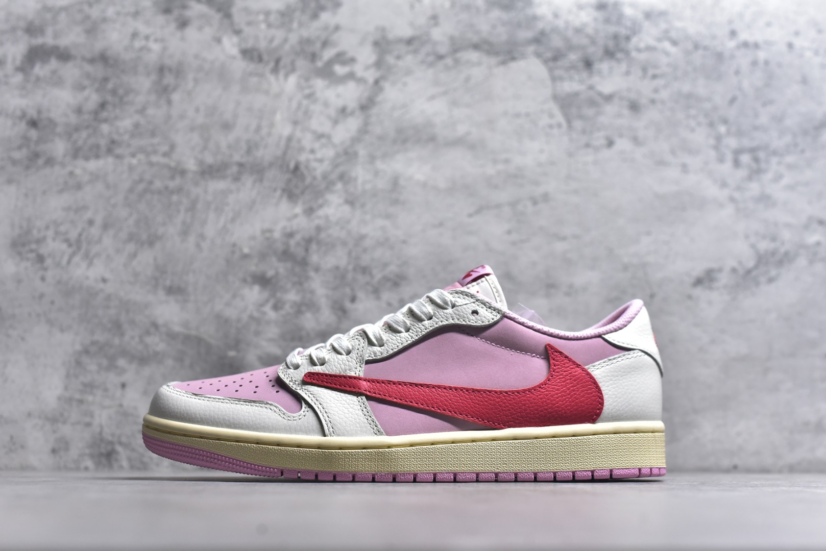 觅货权威实拍💯#AD58970 新货🚀#LJR 特供 Travis Scott x Air Jordan AJ1 Low OG SP 低帮倒钩系列 圈内最强 恪守真诚 承诺混一赔十 高端零售裸鞋圈特供批次 产品品控稳定性领先行业 细节不做介绍 公认最强 不用犹豫 尺码：36 36.5 37.5 38 38.5 39 40 40.5 41 42 42.5 43 44 44.5 45 45.5 46 47.5 48.5-选品中心