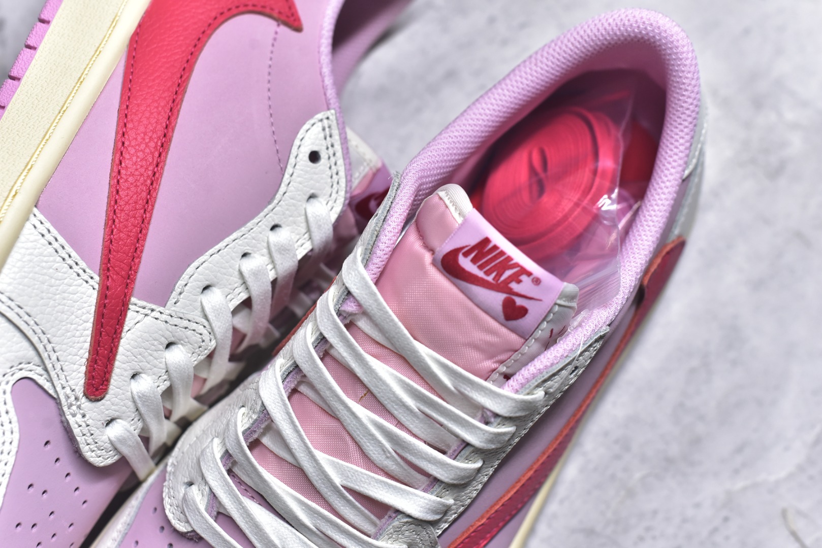 图片[9]-觅货权威实拍💯#AD58970 新货🚀#LJR 特供 Travis Scott x Air Jordan AJ1 Low OG SP 低帮倒钩系列 圈内最强 恪守真诚 承诺混一赔十 高端零售裸鞋圈特供批次 产品品控稳定性领先行业 细节不做介绍 公认最强 不用犹豫 尺码：36 36.5 37.5 38 38.5 39 40 40.5 41 42 42.5 43 44 44.5 45 45.5 46 47.5 48.5-选品中心