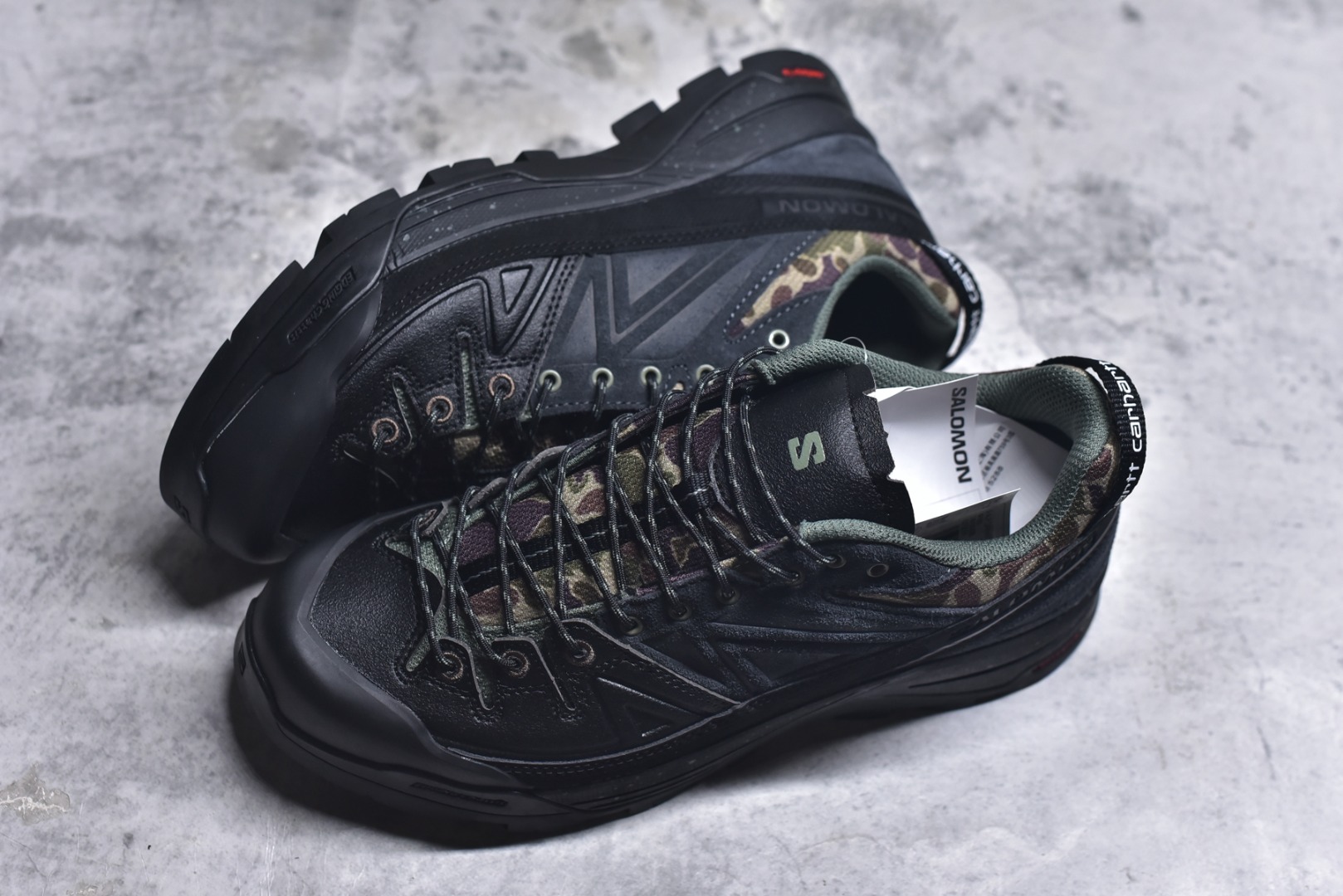 图片[7]-#SALOMON萨洛蒙 X-ALP Carhartt WIP 舒适贴合 登山徒步鞋 男女同款 黑色 491655 原版购入开发 做货 这款由MM6全新演绎的X-AIp专注于其空气动力学的外观上，标志性白色与奶油色带来都市风格 鞋舌上的MM6 数字标志就像一枚手工印章，与SALOMON大胆而高科技的LOGO相得益彰 另一双则以纯粹的黑色打造，突出富质感的细节，标志性运动鞋被提炼为新的都市经典 为 SALOMON带来静谧气息 配送专柜精美包装 面料： 原版进口牛皮+透气网面 内里：原版进口透气网里 鞋底：原版开模防滑橡胶大底 底厚：4CM 尺码： 36 36.5 37.5 38 38.5 39 40 440.5 41 42 42.5 43 44 44.5 45 46-选品中心