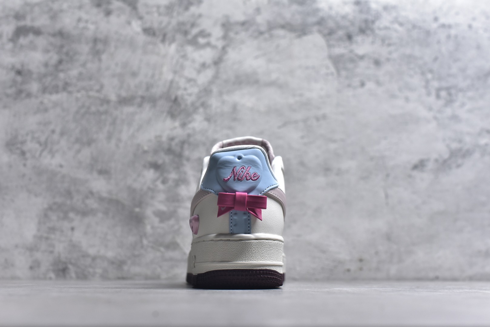 图片[5]-#NK Air Force 1´07 Low 空军一号低帮百搭休闲运动板鞋 IQ4937-161 柔软、弹性十足的缓震性能和出色的中底设计 横跨复古与现代的外型结合 造就出风靡全球 三十多年的Force 1 直到今天还深受青睐 实拍调校N版已经零色差零失真 百分百还原实物色彩所见即所得 不存在货不对板色差等低级问题 选购参考实物拍摄 不混卖不参货 只用心做好货严格选品 承诺混一赔十 尺码：36 36.5 37.5 38 38.5 39 40 40.5 41 42 42.5 43 44 44.5 45-选品中心