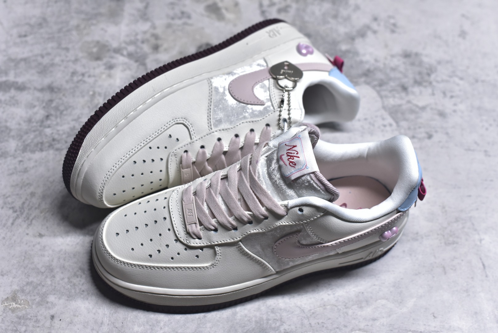 图片[7]-#NK Air Force 1´07 Low 空军一号低帮百搭休闲运动板鞋 IQ4937-161 柔软、弹性十足的缓震性能和出色的中底设计 横跨复古与现代的外型结合 造就出风靡全球 三十多年的Force 1 直到今天还深受青睐 实拍调校N版已经零色差零失真 百分百还原实物色彩所见即所得 不存在货不对板色差等低级问题 选购参考实物拍摄 不混卖不参货 只用心做好货严格选品 承诺混一赔十 尺码：36 36.5 37.5 38 38.5 39 40 40.5 41 42 42.5 43 44 44.5 45-选品中心