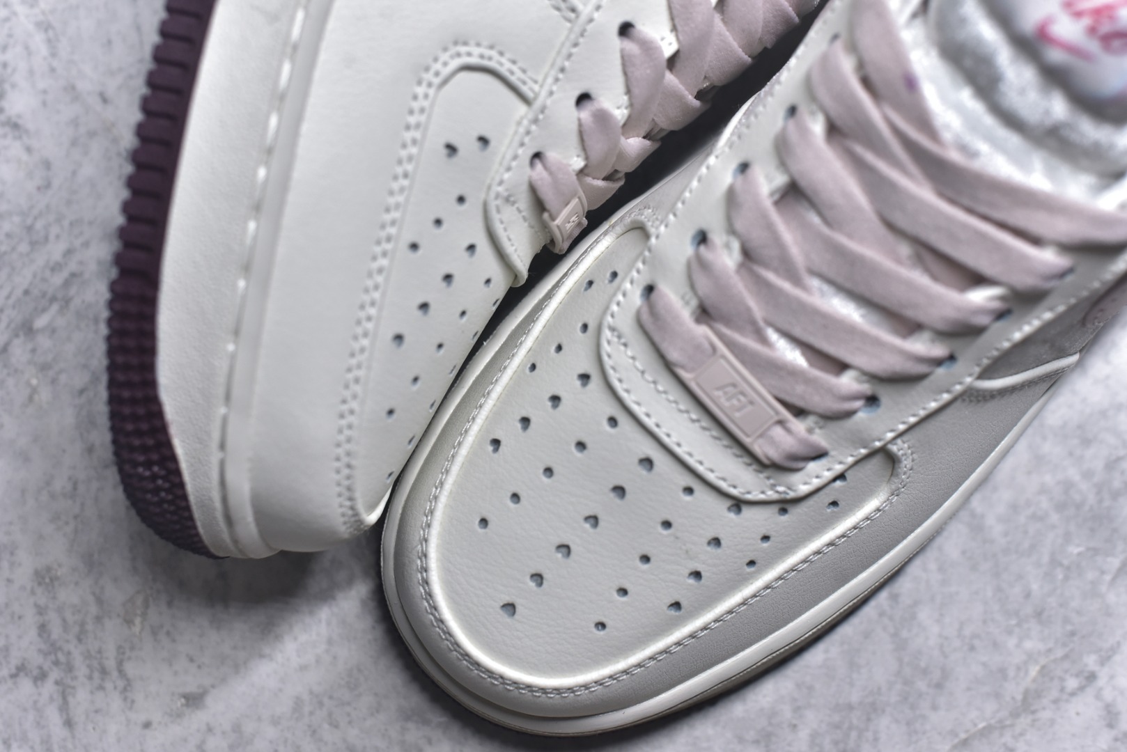 图片[8]-#NK Air Force 1´07 Low 空军一号低帮百搭休闲运动板鞋 IQ4937-161 柔软、弹性十足的缓震性能和出色的中底设计 横跨复古与现代的外型结合 造就出风靡全球 三十多年的Force 1 直到今天还深受青睐 实拍调校N版已经零色差零失真 百分百还原实物色彩所见即所得 不存在货不对板色差等低级问题 选购参考实物拍摄 不混卖不参货 只用心做好货严格选品 承诺混一赔十 尺码：36 36.5 37.5 38 38.5 39 40 40.5 41 42 42.5 43 44 44.5 45-选品中心