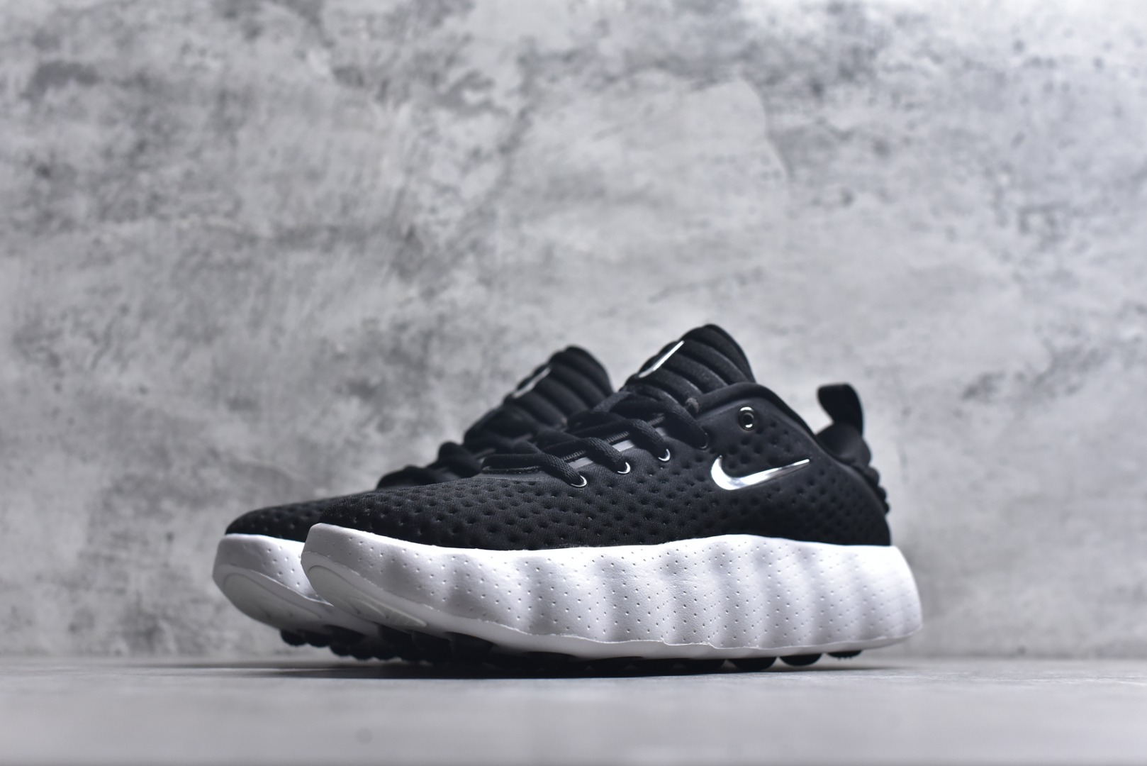 图片[2]-#NK Mind 002 黑科技足底按摩舒适贴合训练鞋 该系列首作 HQ4308-002 Mind 001 从神经科学中汲取灵感，打造出一款不仅外观独特，更能为穿着者带来别样感知体验的球鞋，此次新作将继续延续此核心方向。历时十年打磨的 Mind 系列，承载着 Nike 对未来鞋款的愿景呈现。系列中的每双鞋，外底均由 22 个独立泡沫结节构成，旨在模拟赤足般的体验。这些结节通过与足底感官感受器的相互作用，从而促进人体的自然步态。实拍调校N版已经零色差零失真 百分百还原实物色彩所见即所得 不存在货不对板色差等低级问题 选购参考实物拍摄 不混卖不参货 只用心做好货严格选品 承诺混一赔十 尺码：36 36.5 37.5 38 38.5 39 40 40.5 41 42 42.5 43 44 44.5 45-选品中心