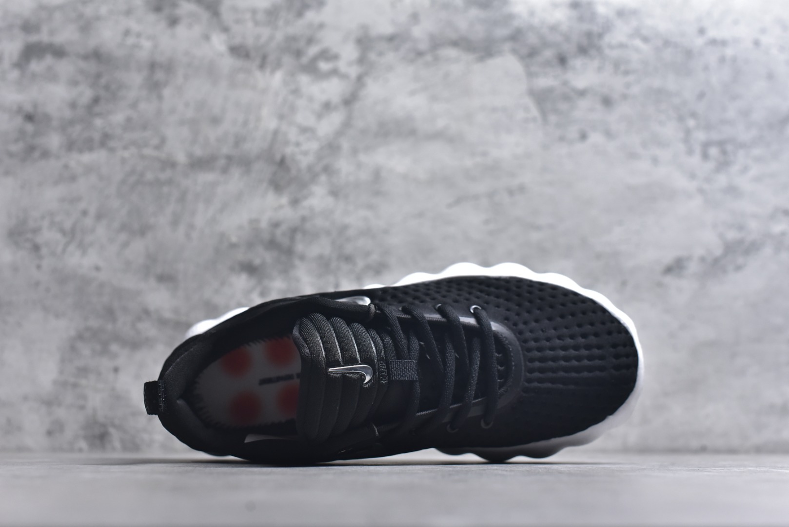 图片[4]-#NK Mind 002 黑科技足底按摩舒适贴合训练鞋 该系列首作 HQ4308-002 Mind 001 从神经科学中汲取灵感，打造出一款不仅外观独特，更能为穿着者带来别样感知体验的球鞋，此次新作将继续延续此核心方向。历时十年打磨的 Mind 系列，承载着 Nike 对未来鞋款的愿景呈现。系列中的每双鞋，外底均由 22 个独立泡沫结节构成，旨在模拟赤足般的体验。这些结节通过与足底感官感受器的相互作用，从而促进人体的自然步态。实拍调校N版已经零色差零失真 百分百还原实物色彩所见即所得 不存在货不对板色差等低级问题 选购参考实物拍摄 不混卖不参货 只用心做好货严格选品 承诺混一赔十 尺码：36 36.5 37.5 38 38.5 39 40 40.5 41 42 42.5 43 44 44.5 45-选品中心