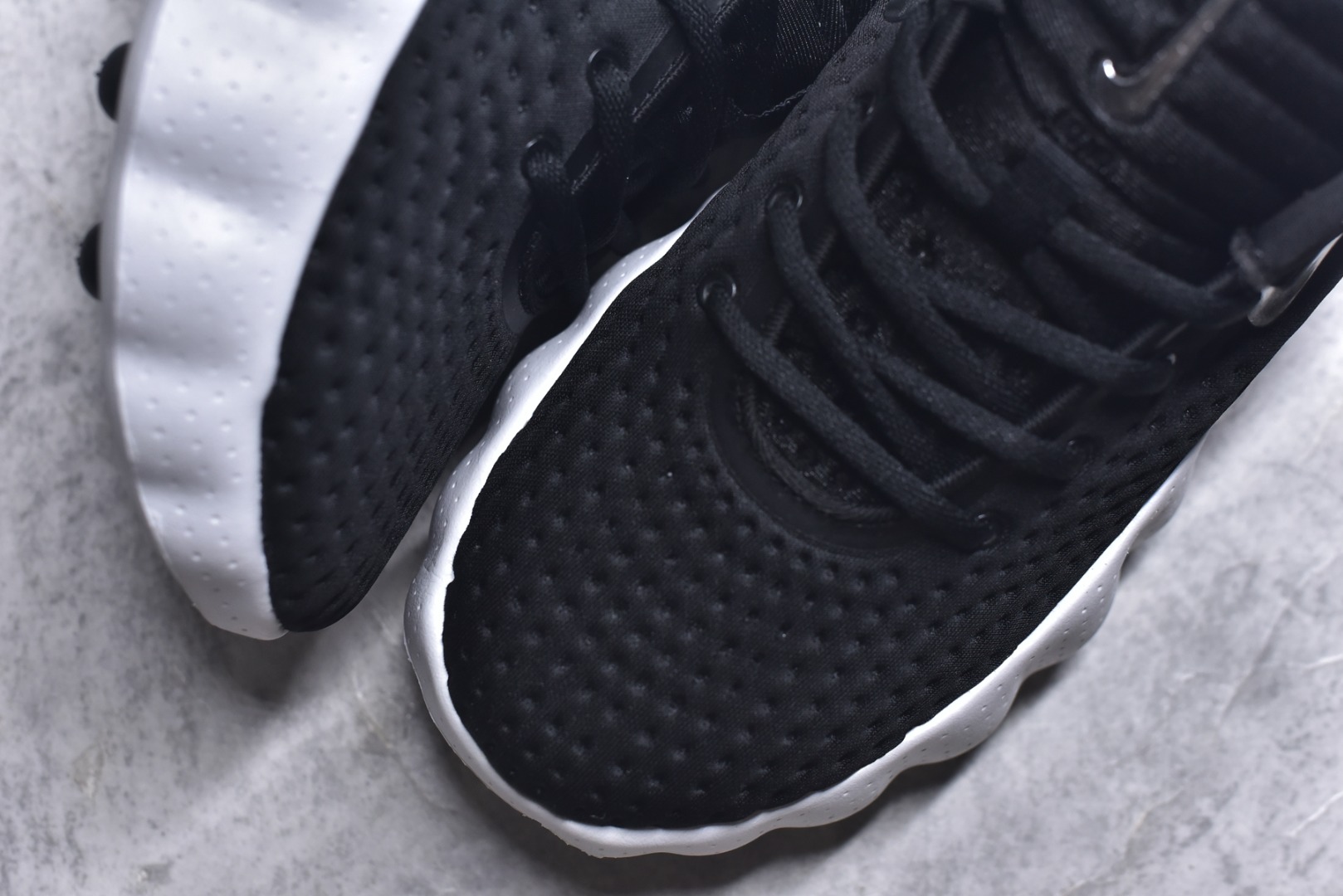 图片[8]-#NK Mind 002 黑科技足底按摩舒适贴合训练鞋 该系列首作 HQ4308-002 Mind 001 从神经科学中汲取灵感，打造出一款不仅外观独特，更能为穿着者带来别样感知体验的球鞋，此次新作将继续延续此核心方向。历时十年打磨的 Mind 系列，承载着 Nike 对未来鞋款的愿景呈现。系列中的每双鞋，外底均由 22 个独立泡沫结节构成，旨在模拟赤足般的体验。这些结节通过与足底感官感受器的相互作用，从而促进人体的自然步态。实拍调校N版已经零色差零失真 百分百还原实物色彩所见即所得 不存在货不对板色差等低级问题 选购参考实物拍摄 不混卖不参货 只用心做好货严格选品 承诺混一赔十 尺码：36 36.5 37.5 38 38.5 39 40 40.5 41 42 42.5 43 44 44.5 45-选品中心