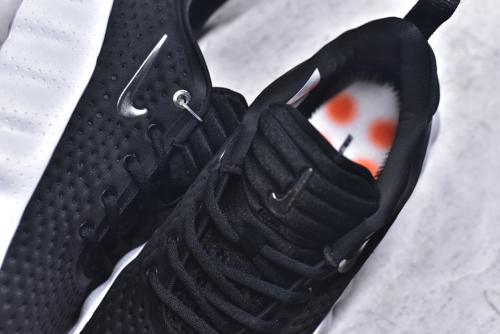 图片[9]-#NK Mind 002 黑科技足底按摩舒适贴合训练鞋 该系列首作 HQ4308-002 Mind 001 从神经科学中汲取灵感，打造出一款不仅外观独特，更能为穿着者带来别样感知体验的球鞋，此次新作将继续延续此核心方向。历时十年打磨的 Mind 系列，承载着 Nike 对未来鞋款的愿景呈现。系列中的每双鞋，外底均由 22 个独立泡沫结节构成，旨在模拟赤足般的体验。这些结节通过与足底感官感受器的相互作用，从而促进人体的自然步态。实拍调校N版已经零色差零失真 百分百还原实物色彩所见即所得 不存在货不对板色差等低级问题 选购参考实物拍摄 不混卖不参货 只用心做好货严格选品 承诺混一赔十 尺码：36 36.5 37.5 38 38.5 39 40 40.5 41 42 42.5 43 44 44.5 45-选品中心