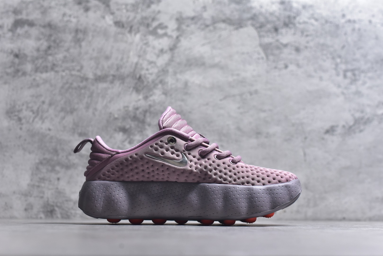 图片[3]-#NK Mind 002 黑科技足底按摩舒适贴合训练鞋 该系列首作 HQ4310-200 Mind 001 从神经科学中汲取灵感，打造出一款不仅外观独特，更能为穿着者带来别样感知体验的球鞋，此次新作将继续延续此核心方向。历时十年打磨的 Mind 系列，承载着 Nike 对未来鞋款的愿景呈现。系列中的每双鞋，外底均由 22 个独立泡沫结节构成，旨在模拟赤足般的体验。这些结节通过与足底感官感受器的相互作用，从而促进人体的自然步态。实拍调校N版已经零色差零失真 百分百还原实物色彩所见即所得 不存在货不对板色差等低级问题 选购参考实物拍摄 不混卖不参货 只用心做好货严格选品 承诺混一赔十 尺码：36 36.5 37.5 38 38.5 39 40 40.5 41 42 42.5 43 44 44.5 45-选品中心