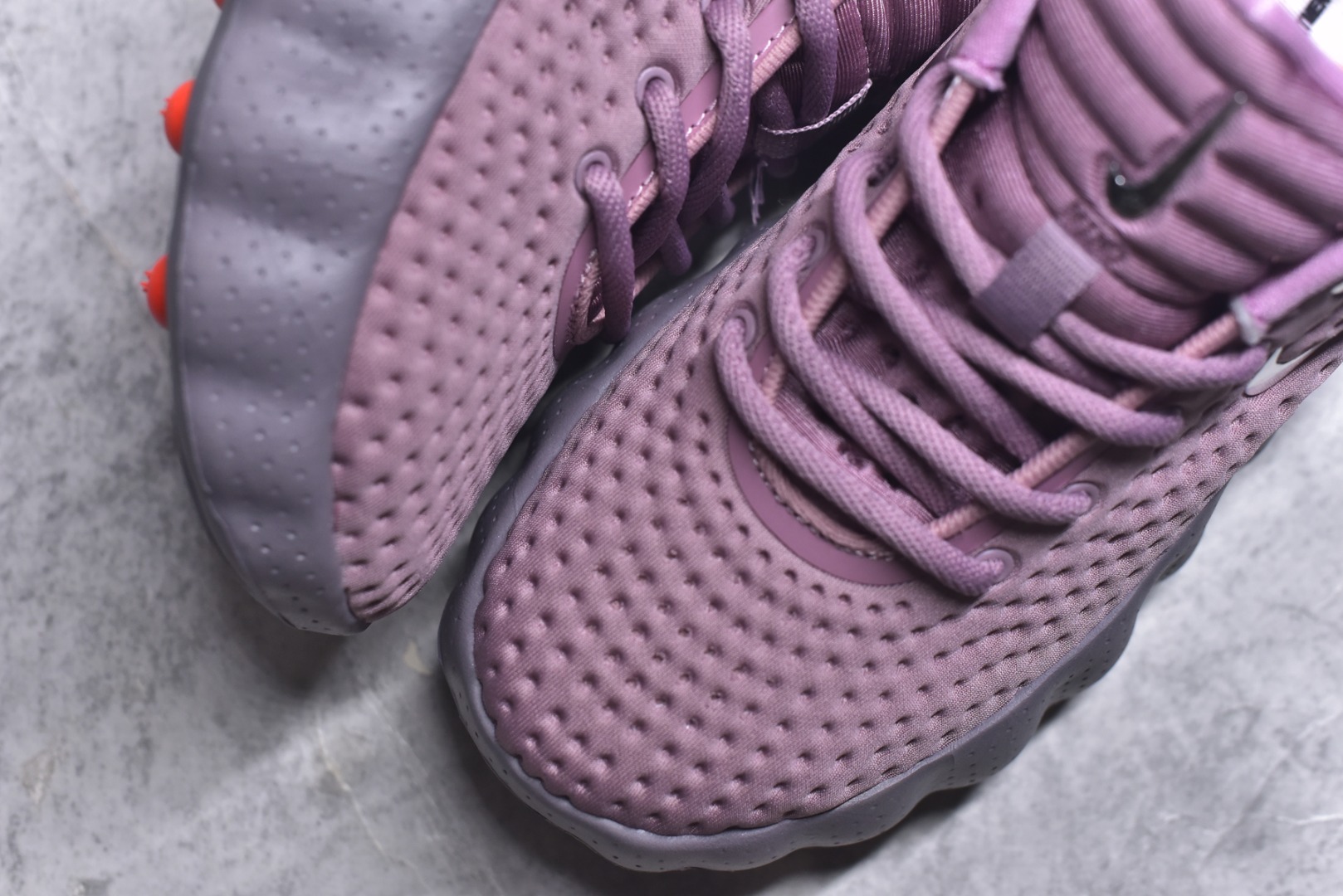 图片[8]-#NK Mind 002 黑科技足底按摩舒适贴合训练鞋 该系列首作 HQ4310-200 Mind 001 从神经科学中汲取灵感，打造出一款不仅外观独特，更能为穿着者带来别样感知体验的球鞋，此次新作将继续延续此核心方向。历时十年打磨的 Mind 系列，承载着 Nike 对未来鞋款的愿景呈现。系列中的每双鞋，外底均由 22 个独立泡沫结节构成，旨在模拟赤足般的体验。这些结节通过与足底感官感受器的相互作用，从而促进人体的自然步态。实拍调校N版已经零色差零失真 百分百还原实物色彩所见即所得 不存在货不对板色差等低级问题 选购参考实物拍摄 不混卖不参货 只用心做好货严格选品 承诺混一赔十 尺码：36 36.5 37.5 38 38.5 39 40 40.5 41 42 42.5 43 44 44.5 45-选品中心