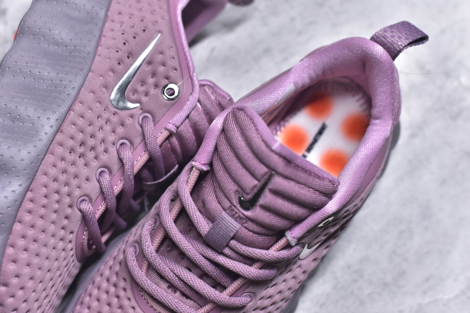 图片[9]-#NK Mind 002 黑科技足底按摩舒适贴合训练鞋 该系列首作 HQ4310-200 Mind 001 从神经科学中汲取灵感，打造出一款不仅外观独特，更能为穿着者带来别样感知体验的球鞋，此次新作将继续延续此核心方向。历时十年打磨的 Mind 系列，承载着 Nike 对未来鞋款的愿景呈现。系列中的每双鞋，外底均由 22 个独立泡沫结节构成，旨在模拟赤足般的体验。这些结节通过与足底感官感受器的相互作用，从而促进人体的自然步态。实拍调校N版已经零色差零失真 百分百还原实物色彩所见即所得 不存在货不对板色差等低级问题 选购参考实物拍摄 不混卖不参货 只用心做好货严格选品 承诺混一赔十 尺码：36 36.5 37.5 38 38.5 39 40 40.5 41 42 42.5 43 44 44.5 45-选品中心