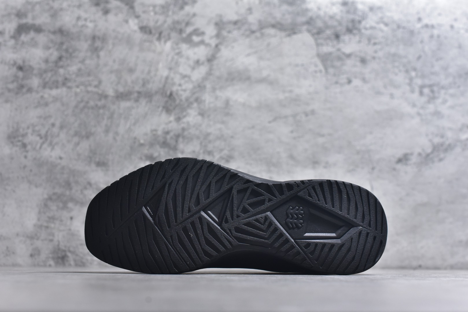 图片[6]-#可隆KOLON SPORT 合成革 户外运动 减震低帮 生活休闲鞋 男款 黑色 鞋面采用高品质细腻材质，满定日常场景激 鞋面无缝线设计，激光冲孔，突出产品质感后跟稳定包裹，有效提升行走效率 品牌常青树Logo镂空设计，提升穿着舒适感的同时，突出品牌DNA 一使用Ortholite鞋垫，具备优异回弹性、抗菌防霉 货号：LHFC5ST401-BK 尺码：36-45-选品中心